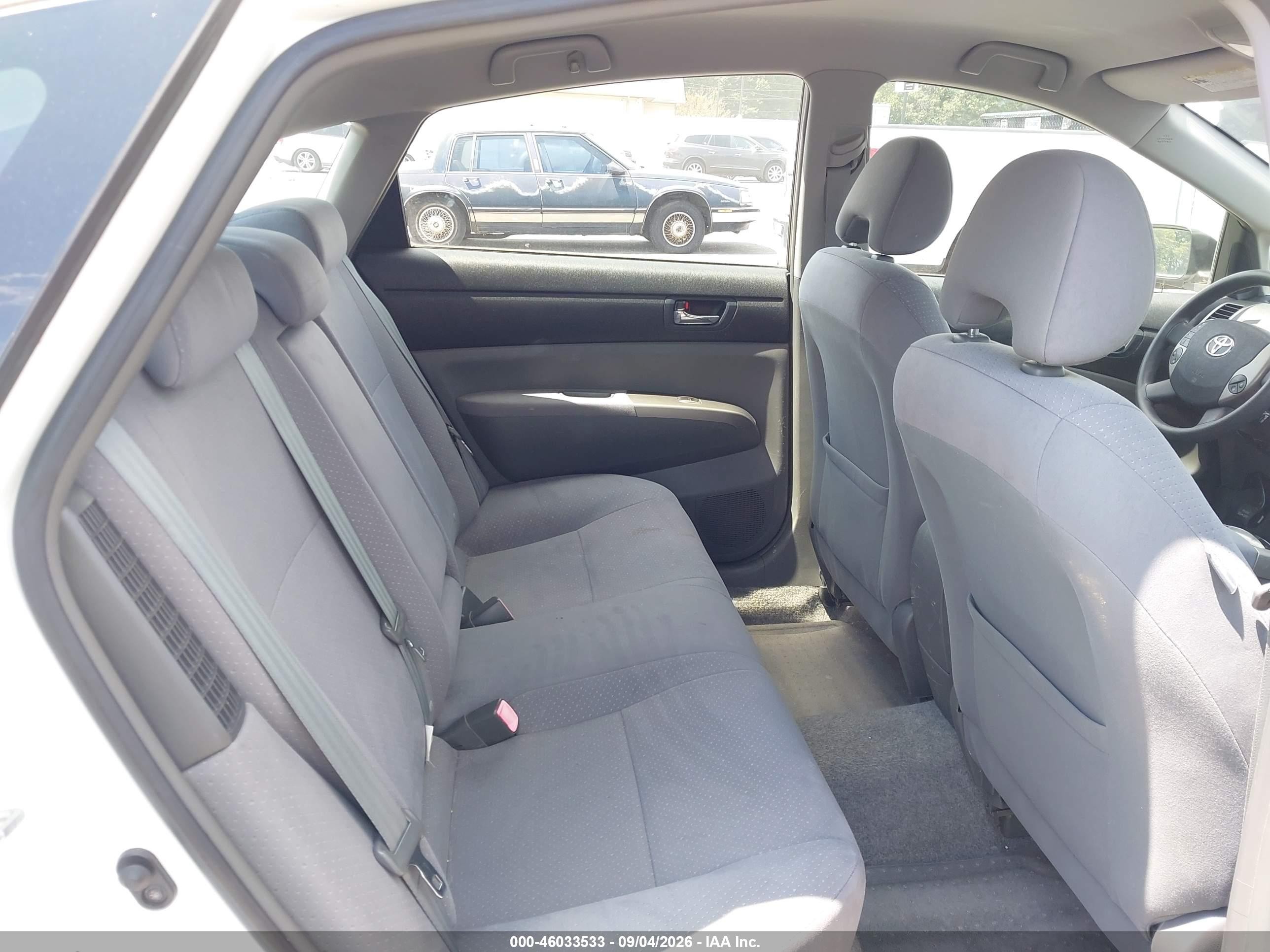 2007 Toyota Prius   White vin: JTDKB20U177594388