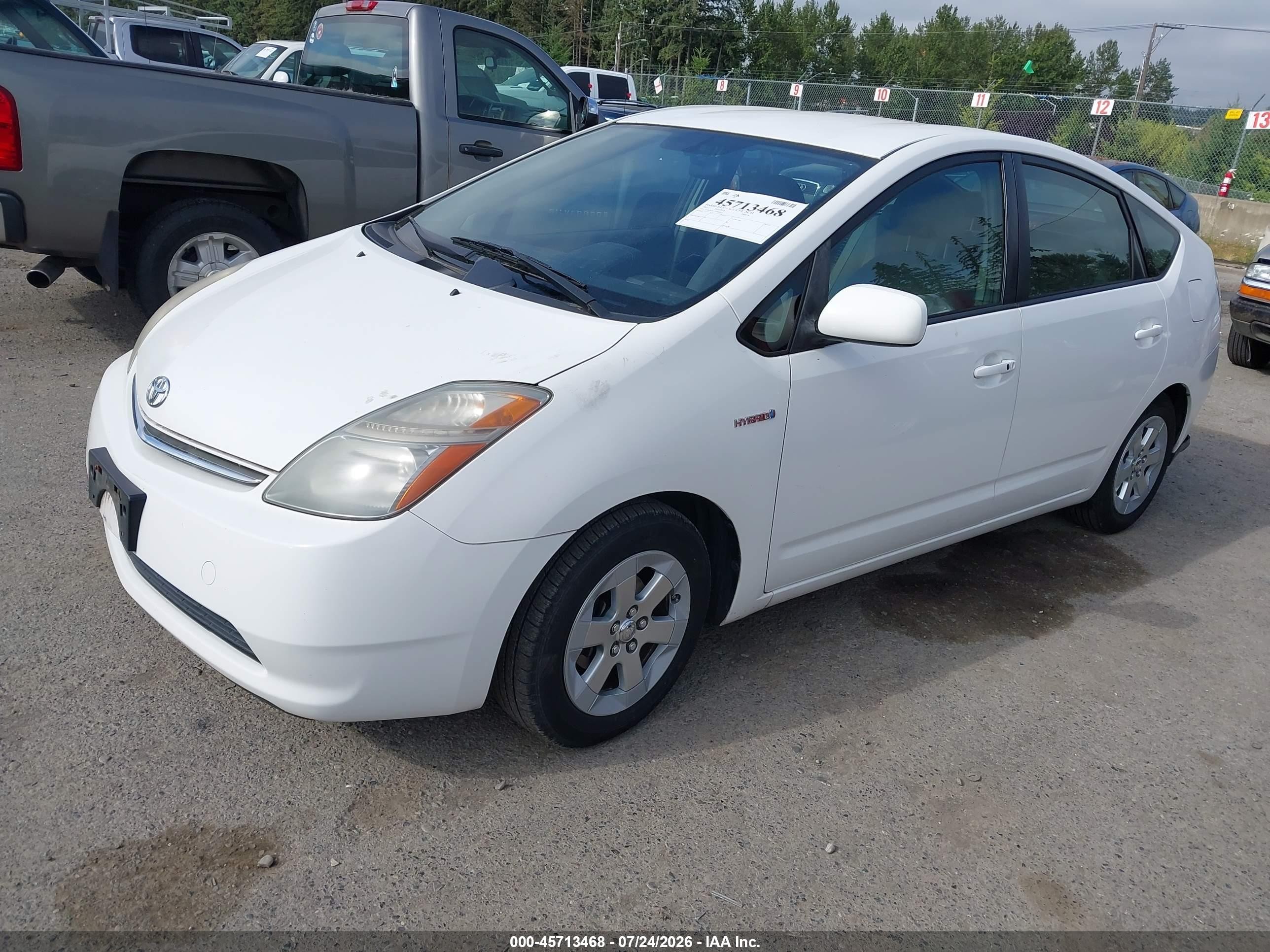2007 Toyota Prius   White vin: JTDKB20U177606832