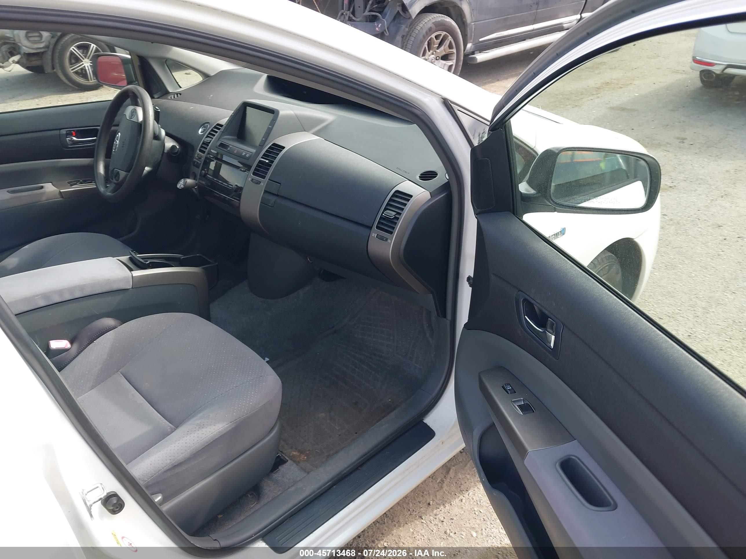 2007 Toyota Prius   White vin: JTDKB20U177606832