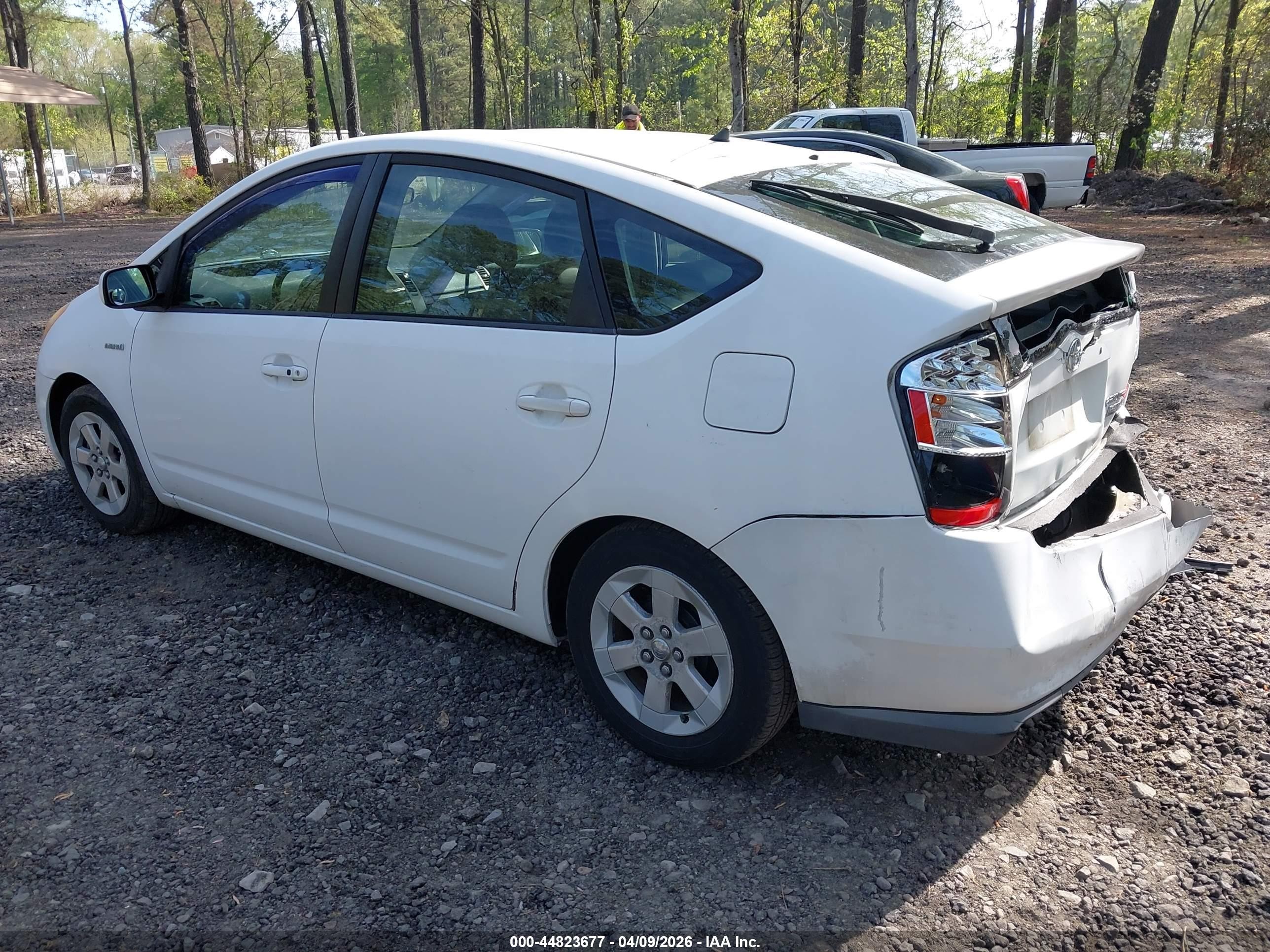 2007 Toyota Prius   White vin: JTDKB20U177617121
