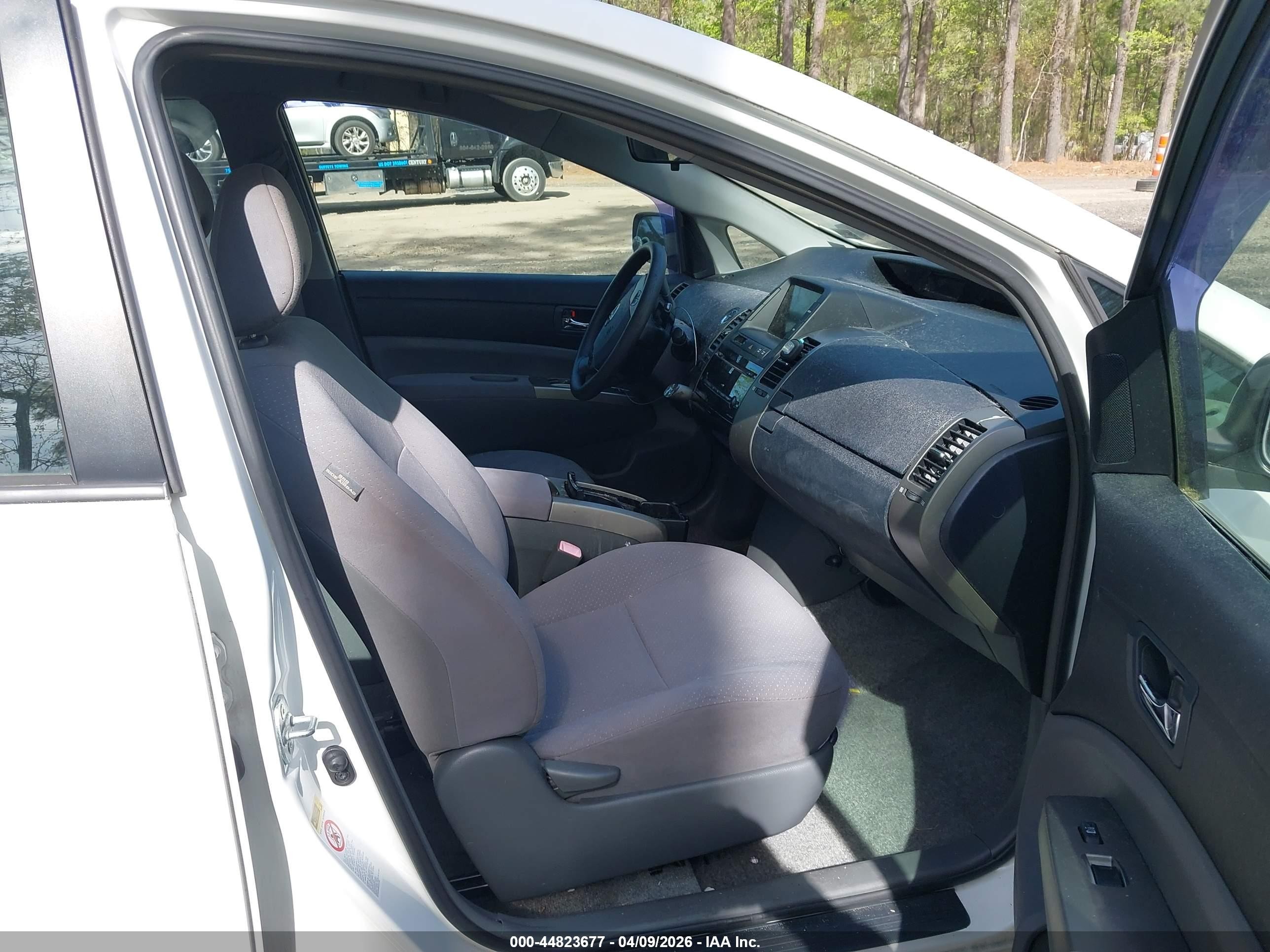 2007 Toyota Prius   White vin: JTDKB20U177617121