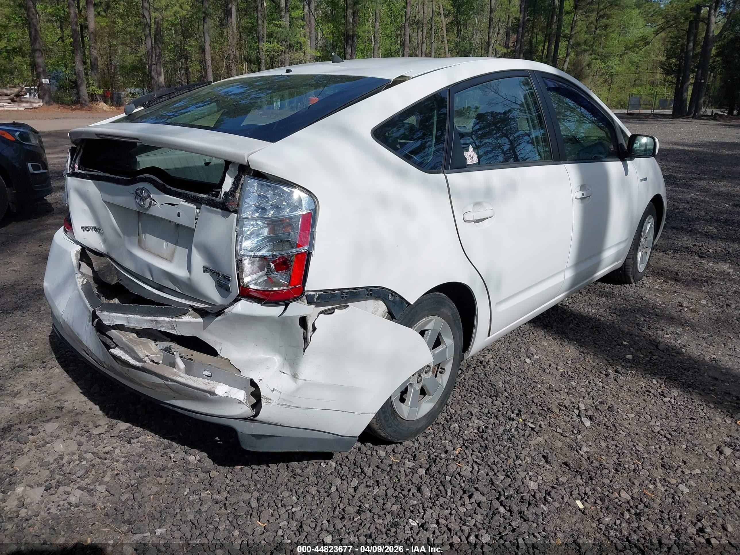 2007 Toyota Prius   White vin: JTDKB20U177617121