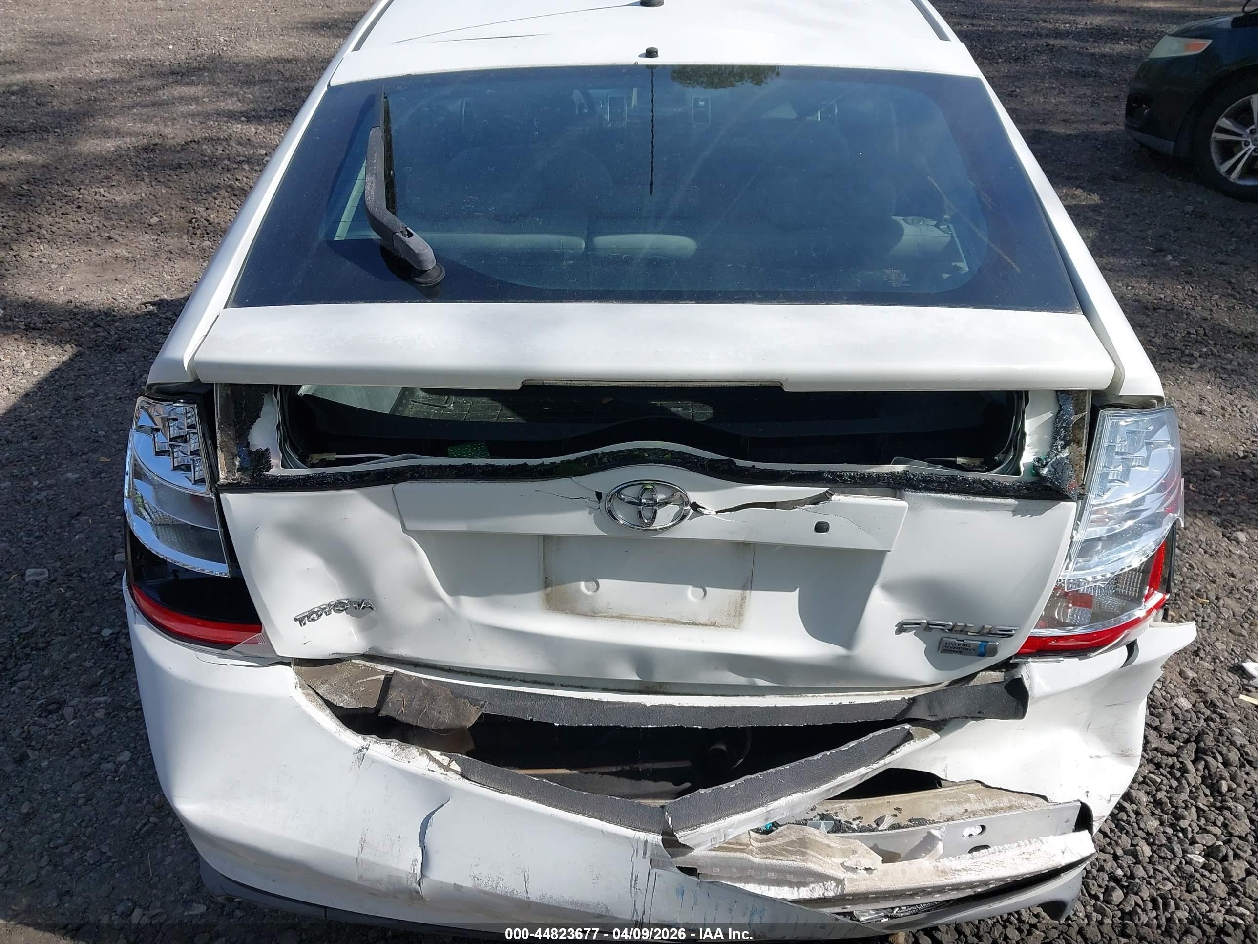 2007 Toyota Prius   White vin: JTDKB20U177617121