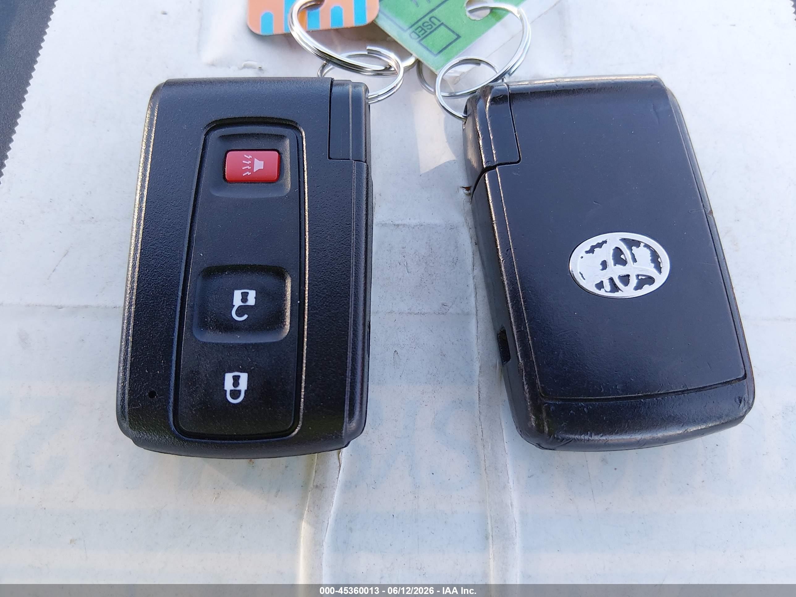 2007 Toyota Prius   Серебряный vin: JTDKB20U177625171