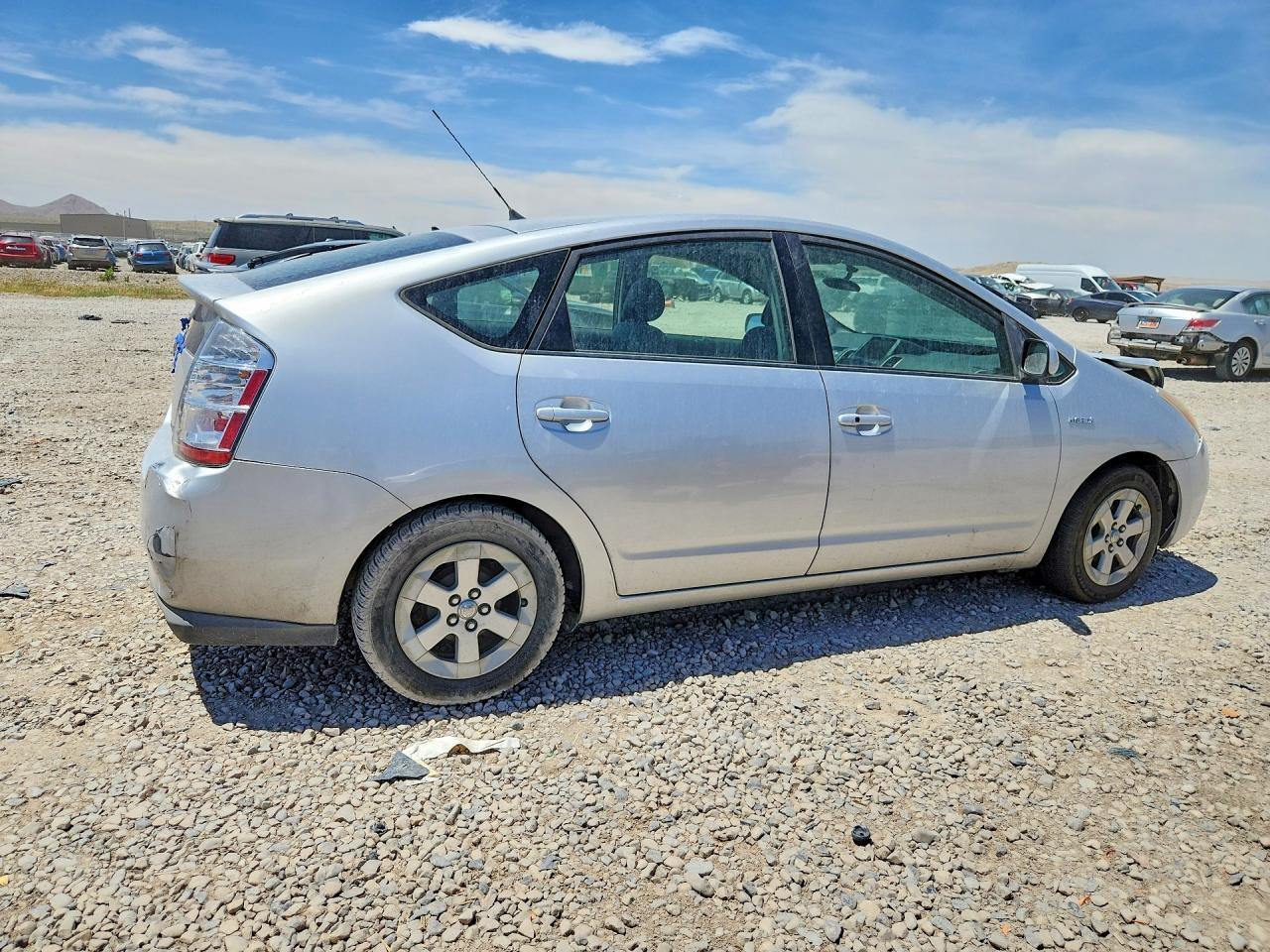 2007 Toyota Prius Base Silver vin: JTDKB20U177634386