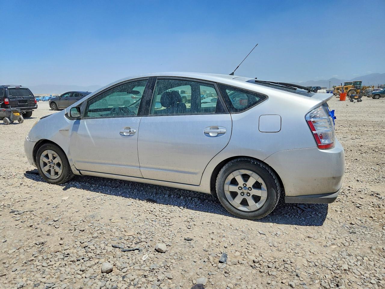 2007 Toyota Prius Base Silver vin: JTDKB20U177634386