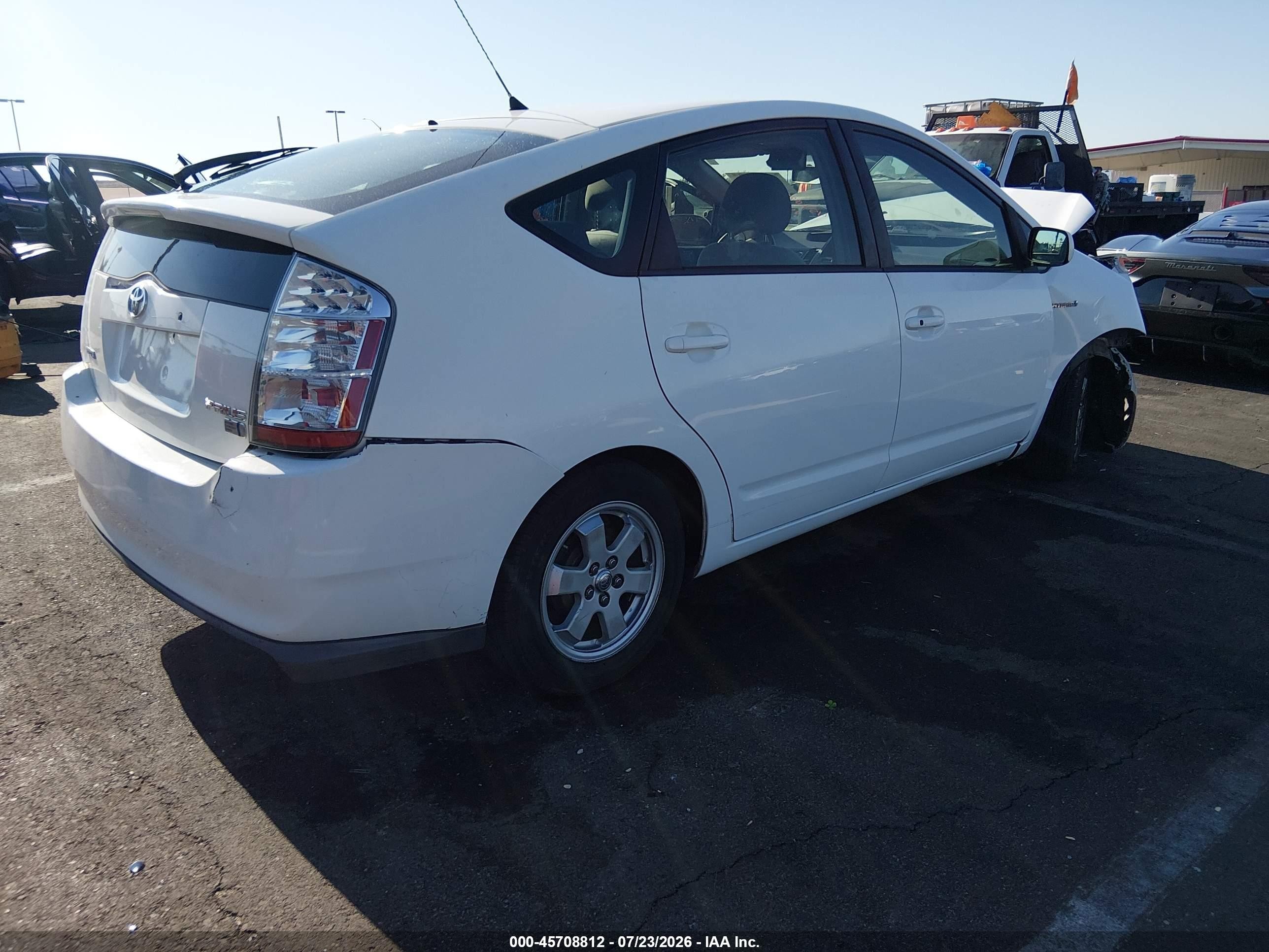 2007 Toyota Prius   White vin: JTDKB20U177678159