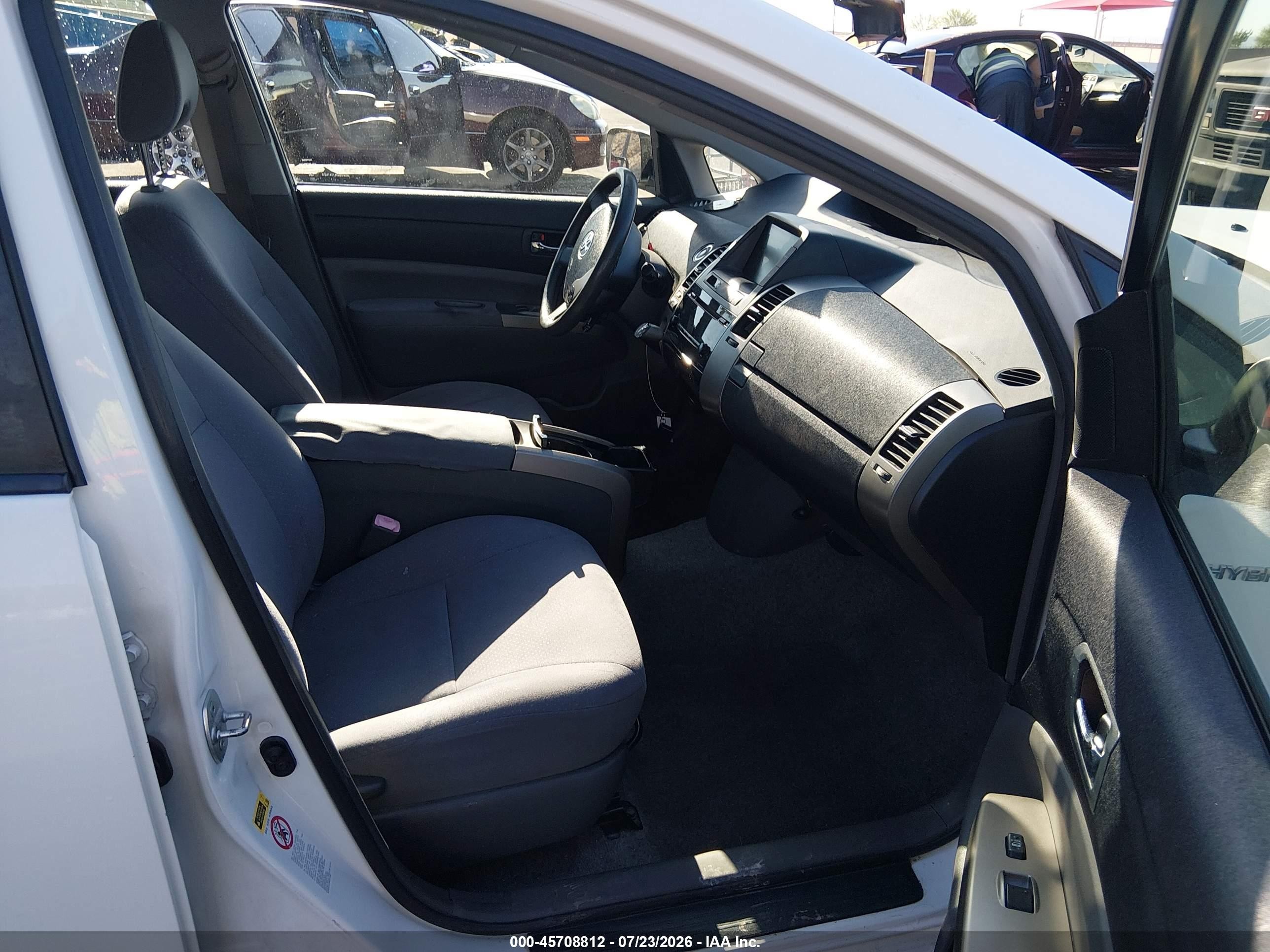 2007 Toyota Prius   White vin: JTDKB20U177678159