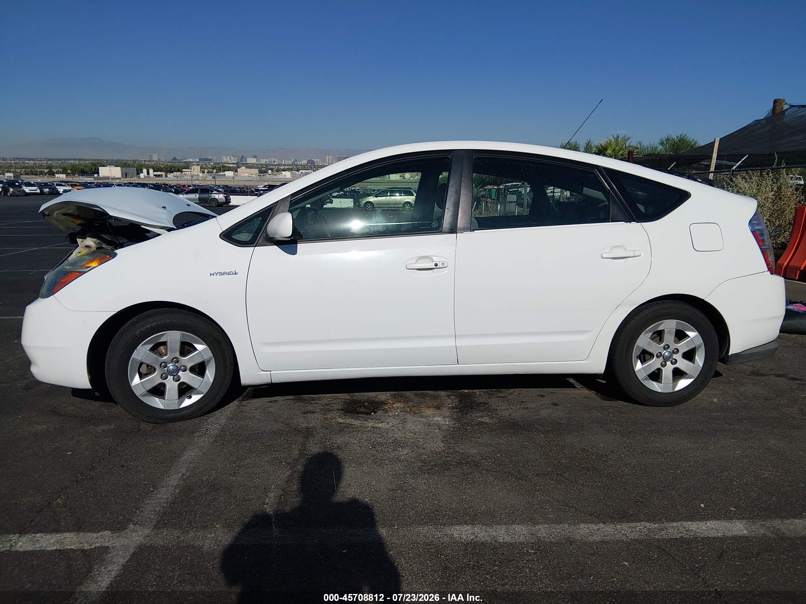 2007 Toyota Prius   White vin: JTDKB20U177678159
