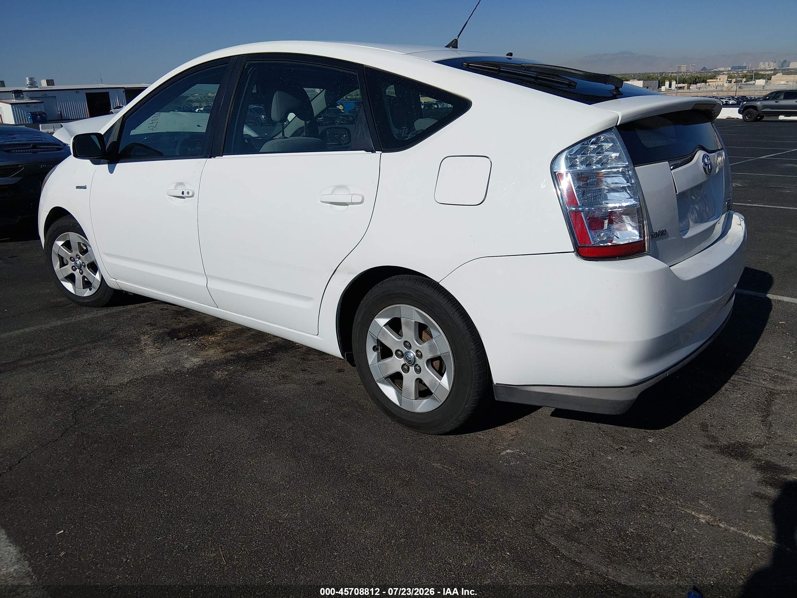 2007 Toyota Prius   White vin: JTDKB20U177678159