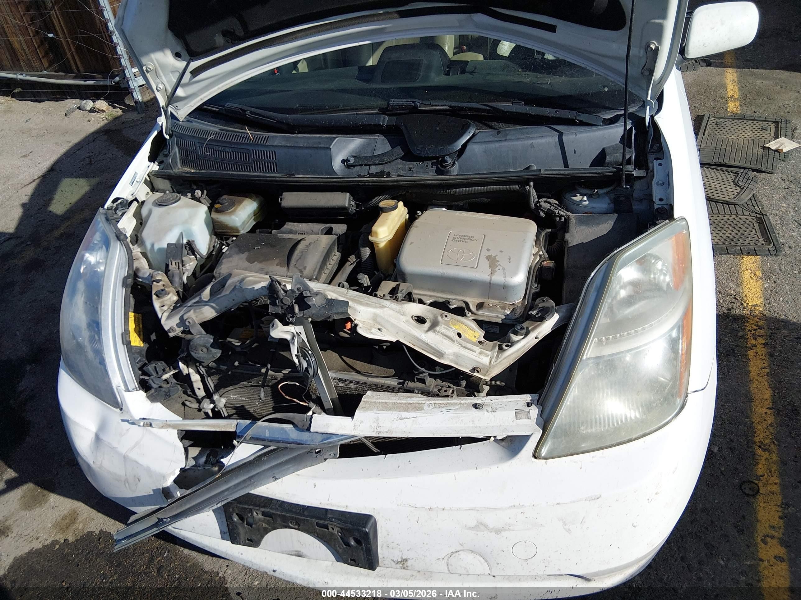 2007 Toyota Prius   White vin: JTDKB20U177683927