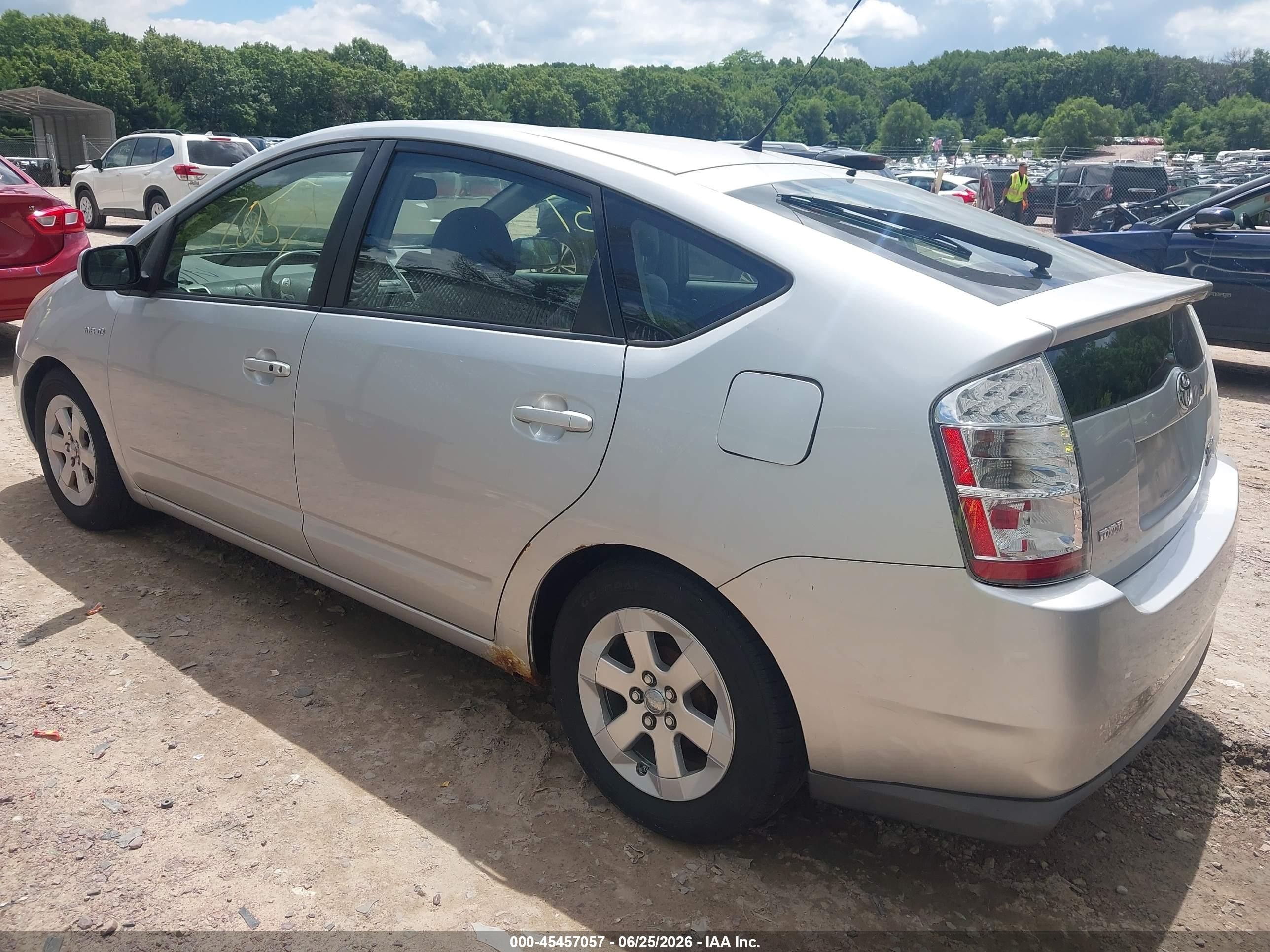 2007 Toyota Prius   Silver vin: JTDKB20U177689890