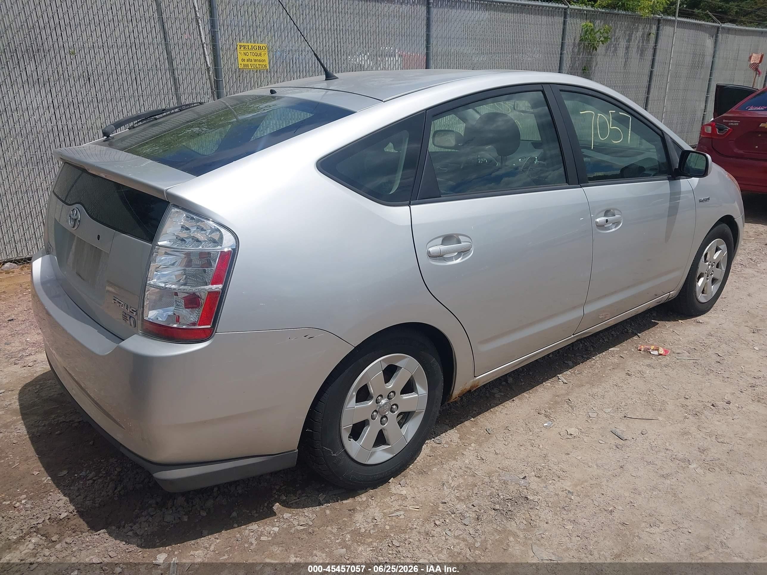 2007 Toyota Prius   Silver vin: JTDKB20U177689890