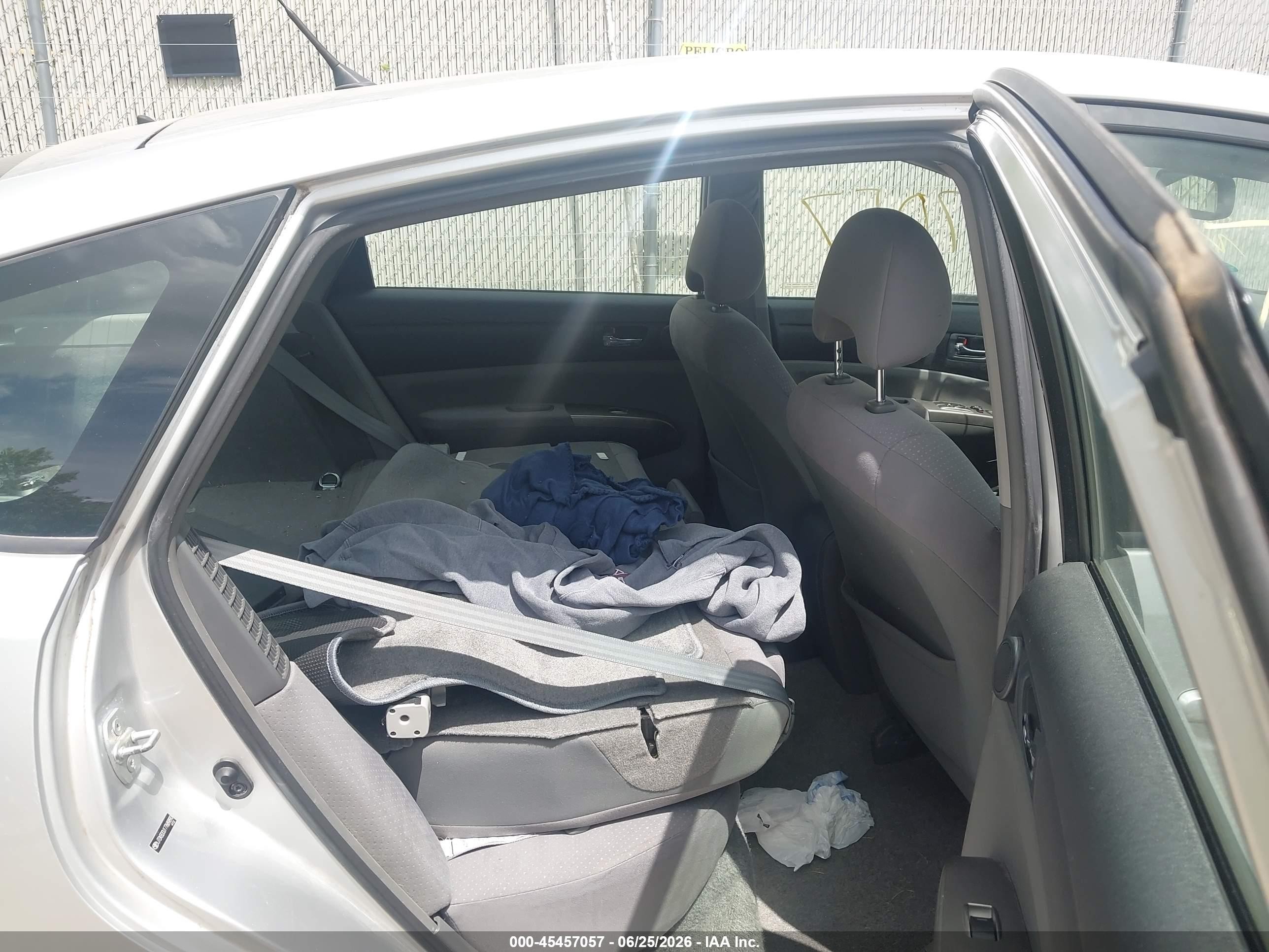 2007 Toyota Prius   Silver vin: JTDKB20U177689890