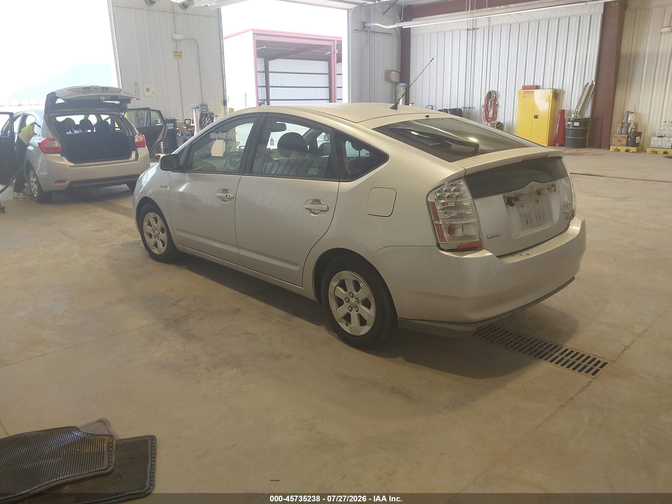 2008 Toyota Prius   Серебряный vin: JTDKB20U183387492