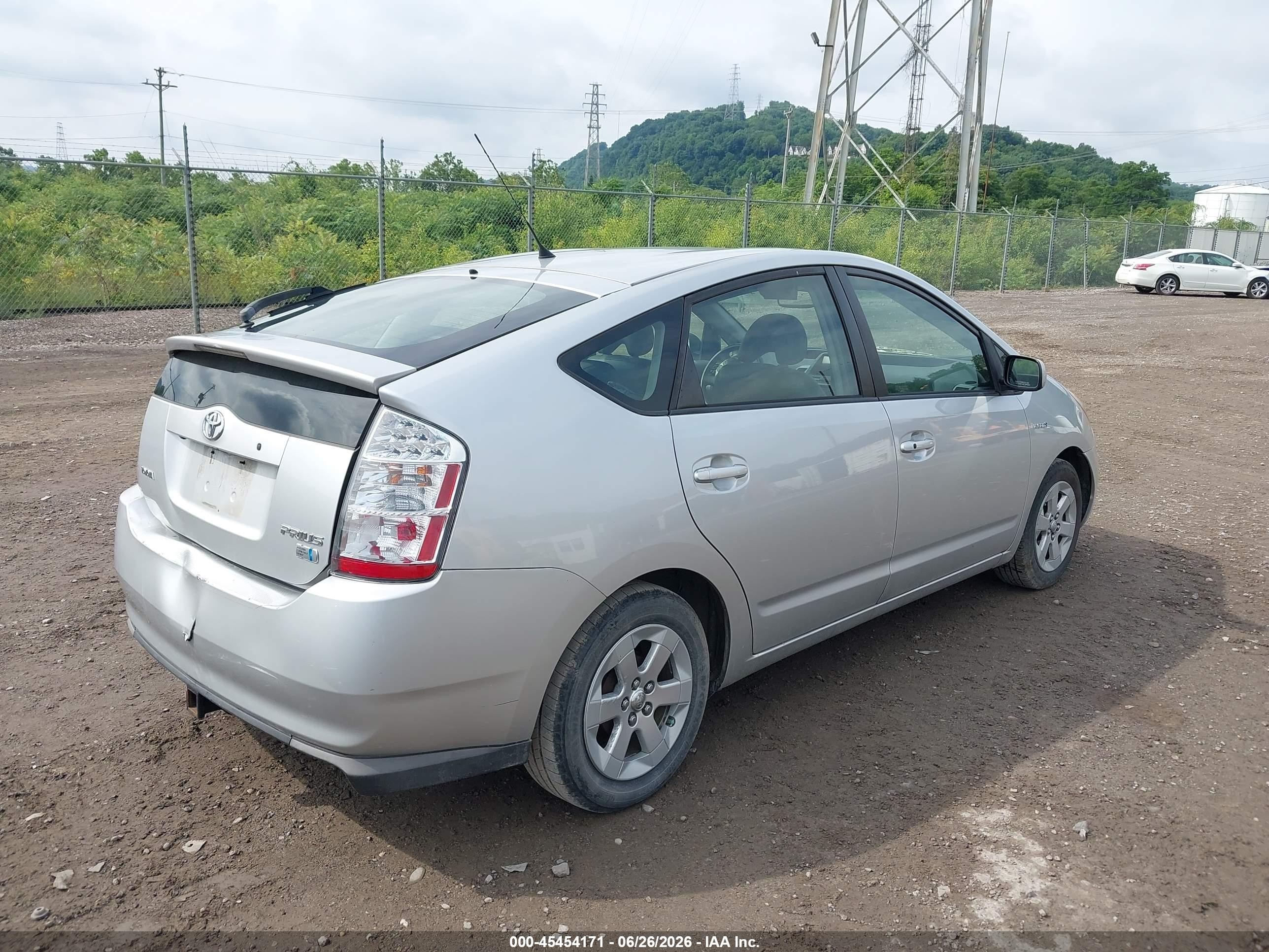 2008 Toyota Prius   Silver vin: JTDKB20U187776321