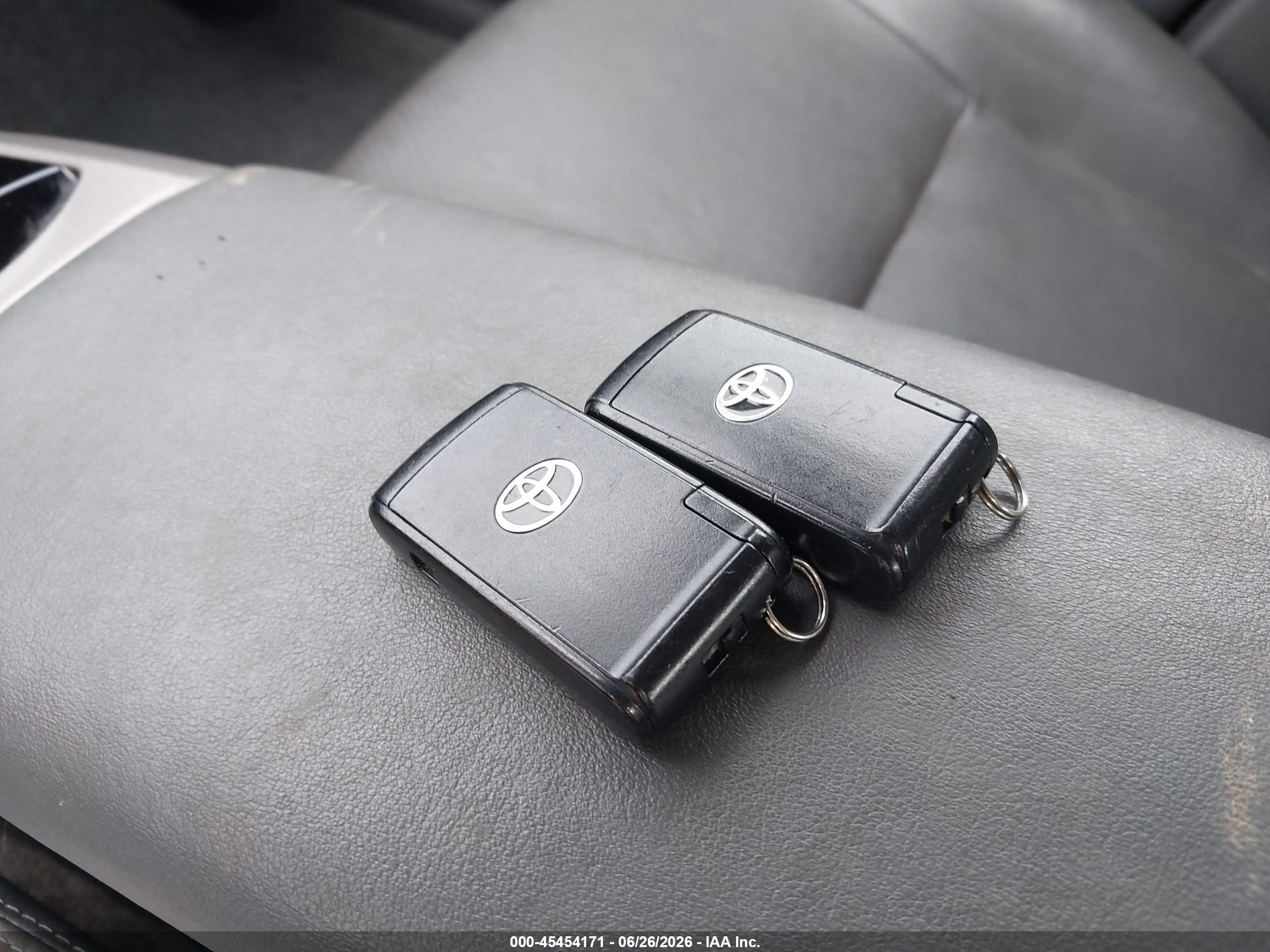 2008 Toyota Prius   Silver vin: JTDKB20U187776321