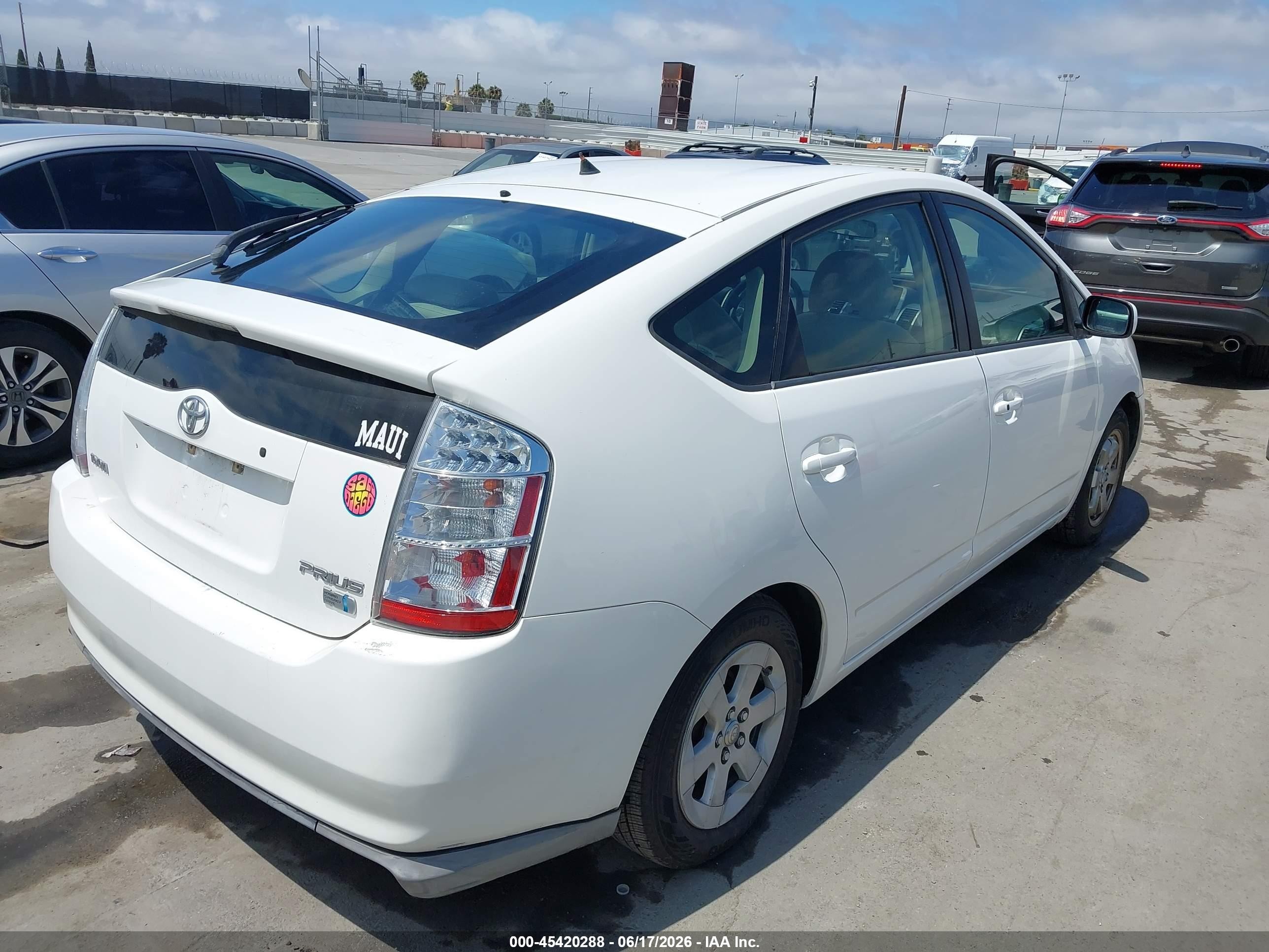 2009 Toyota Prius White vin: JTDKB20U193484452