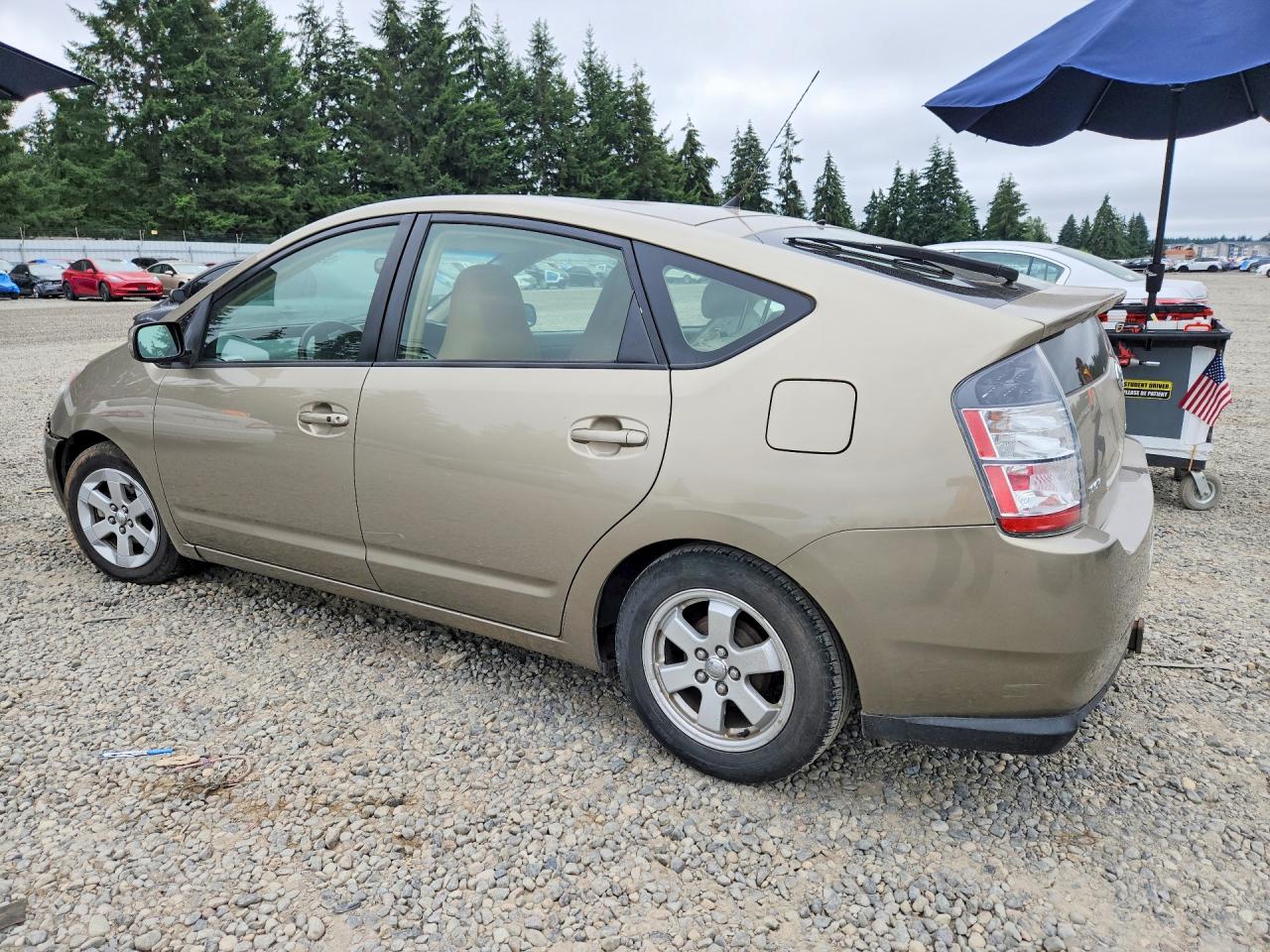 2004 Toyota Prius Base Tan vin: JTDKB20U240003764