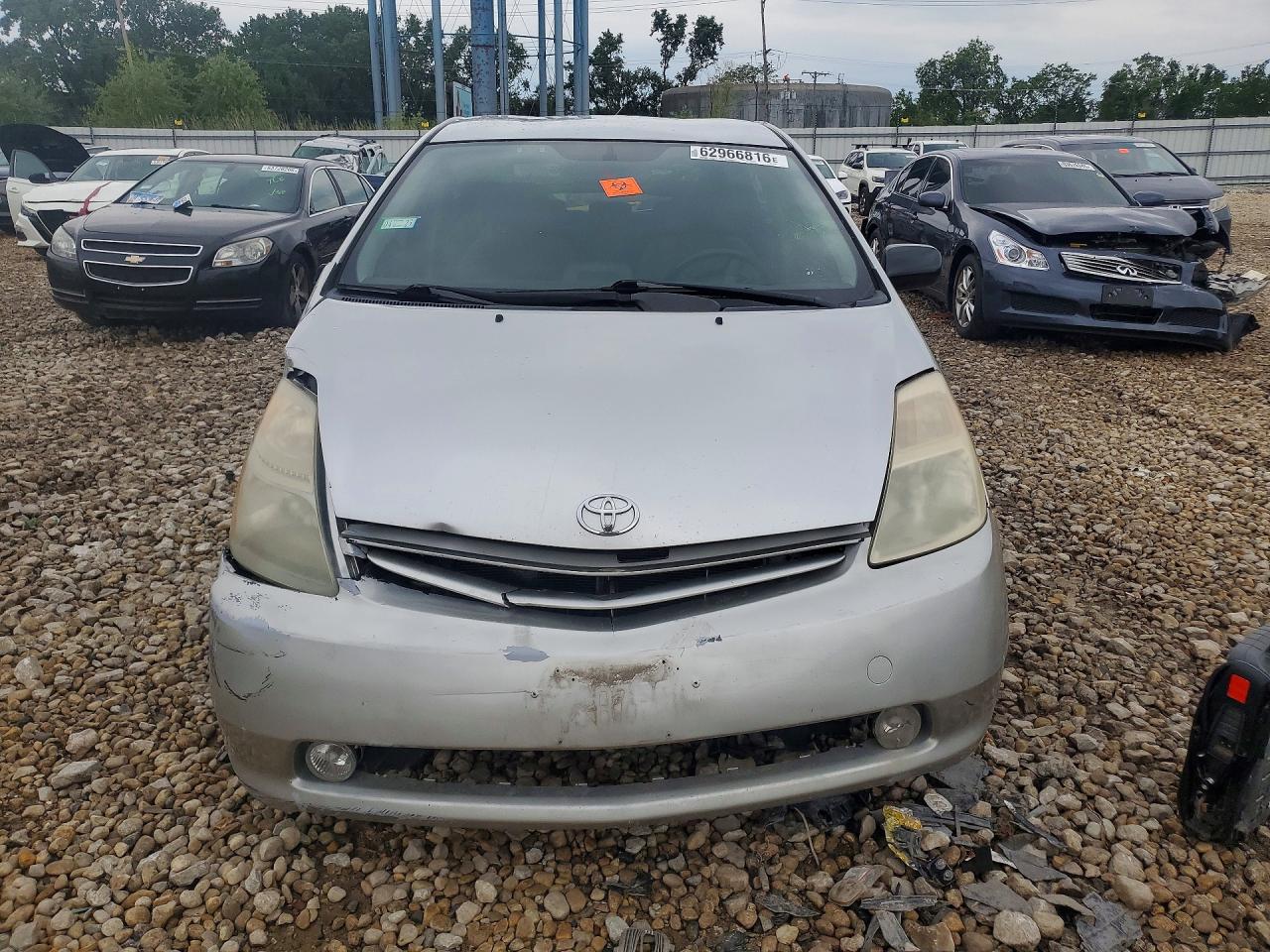 2004 Toyota Prius Base Silver vin: JTDKB20U240010780