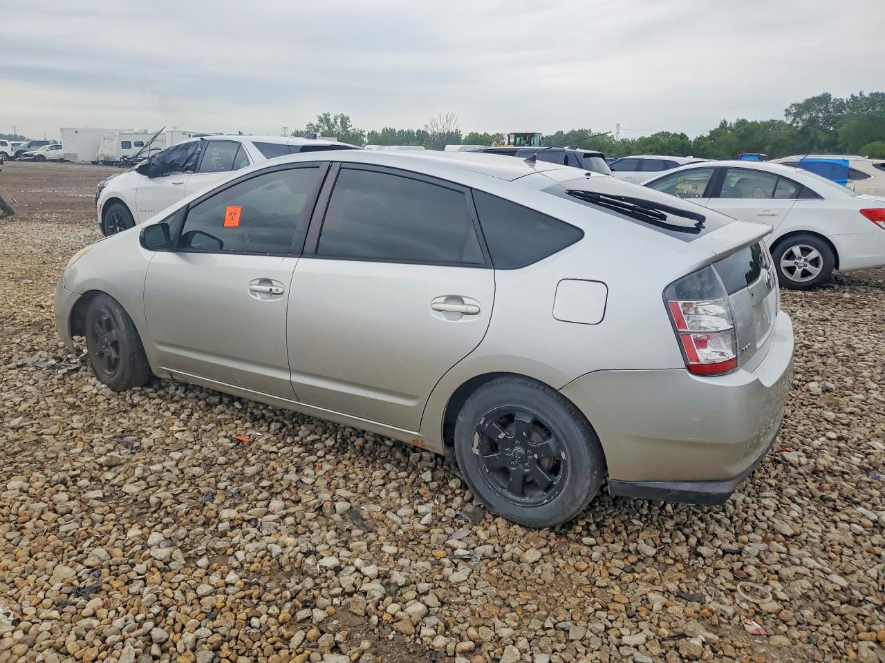 2004 Toyota Prius Base Silver vin: JTDKB20U240010780
