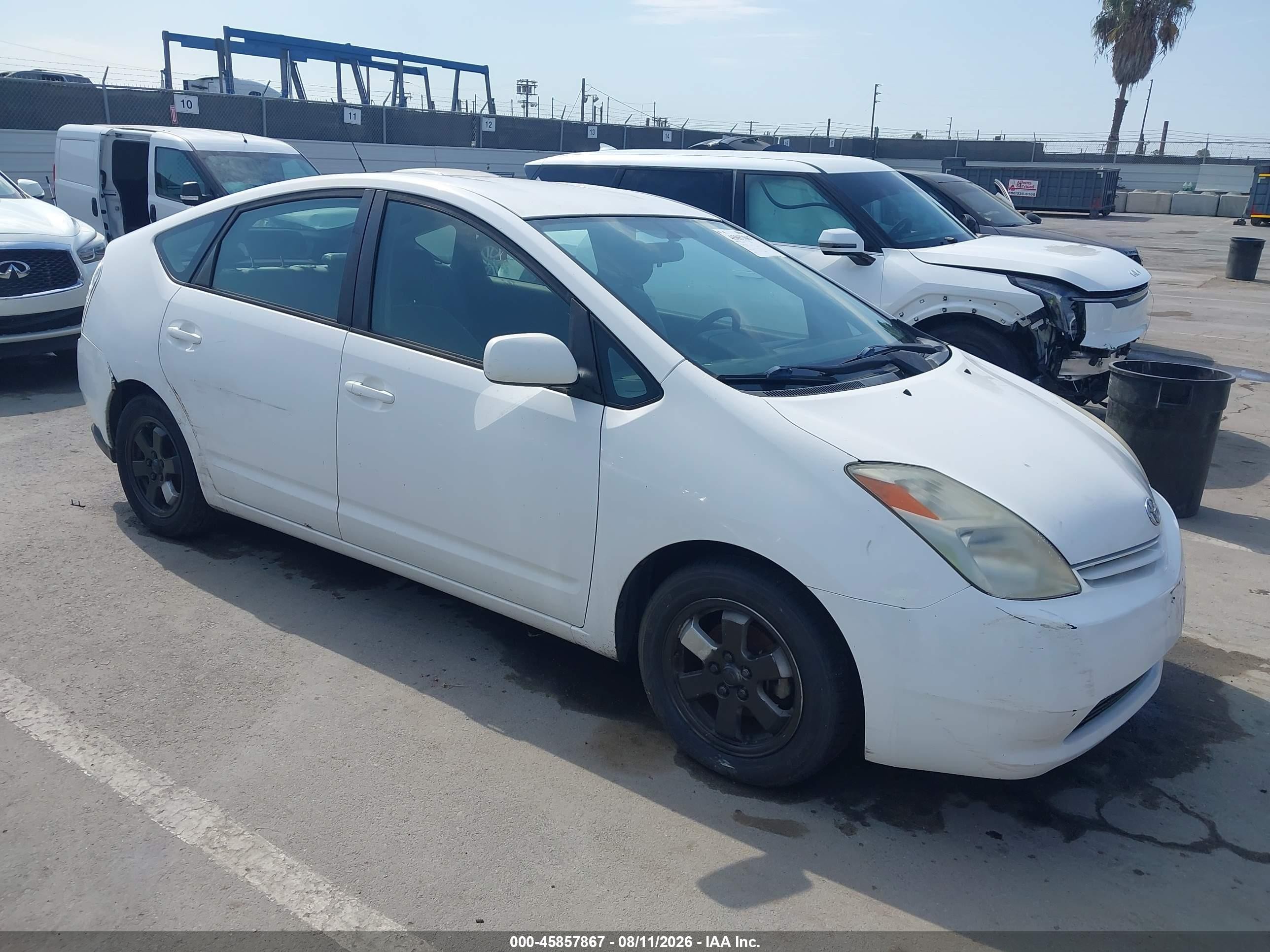 2004 Toyota Prius   White vin: JTDKB20U240032732