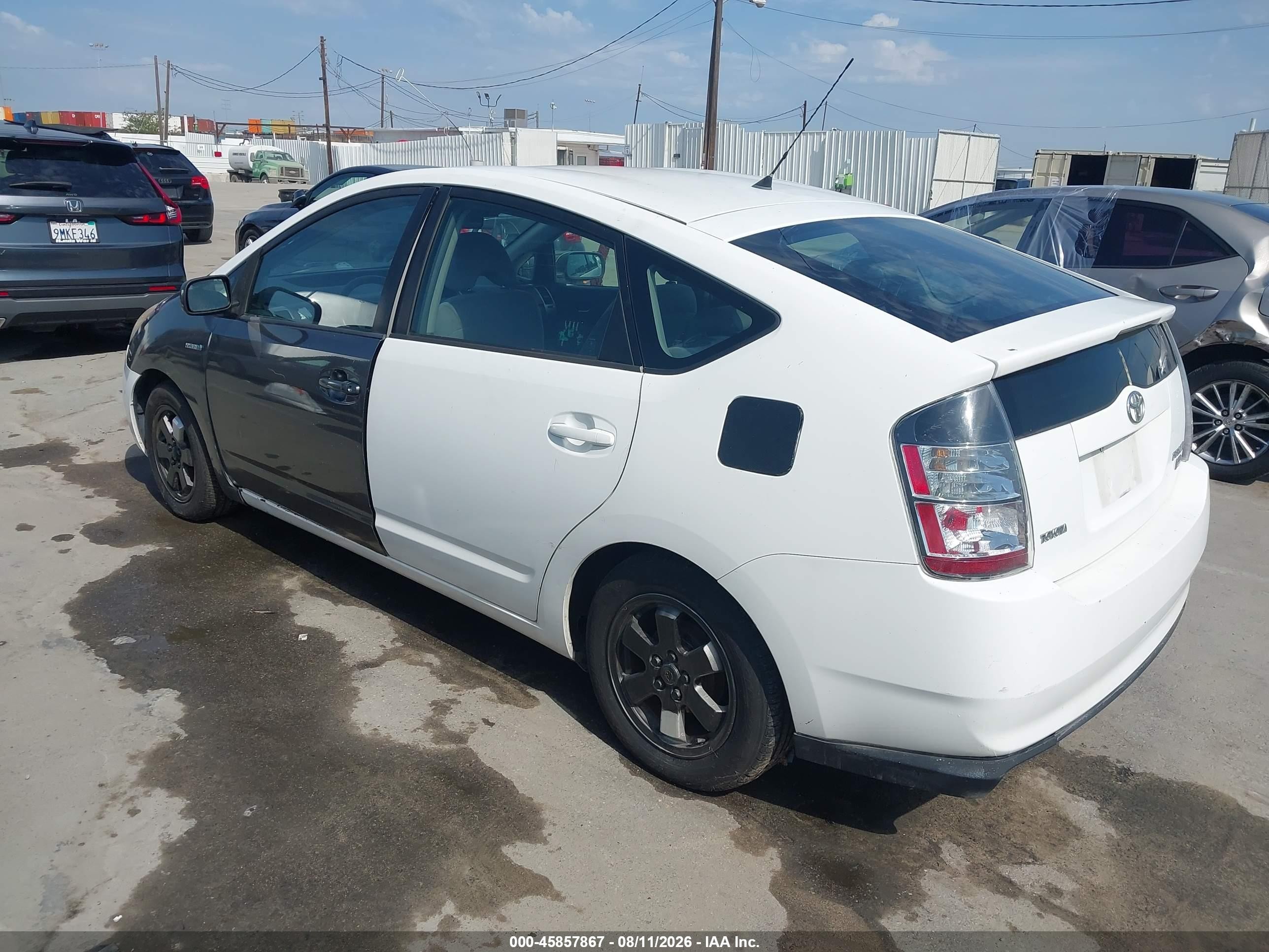 2004 Toyota Prius   White vin: JTDKB20U240032732