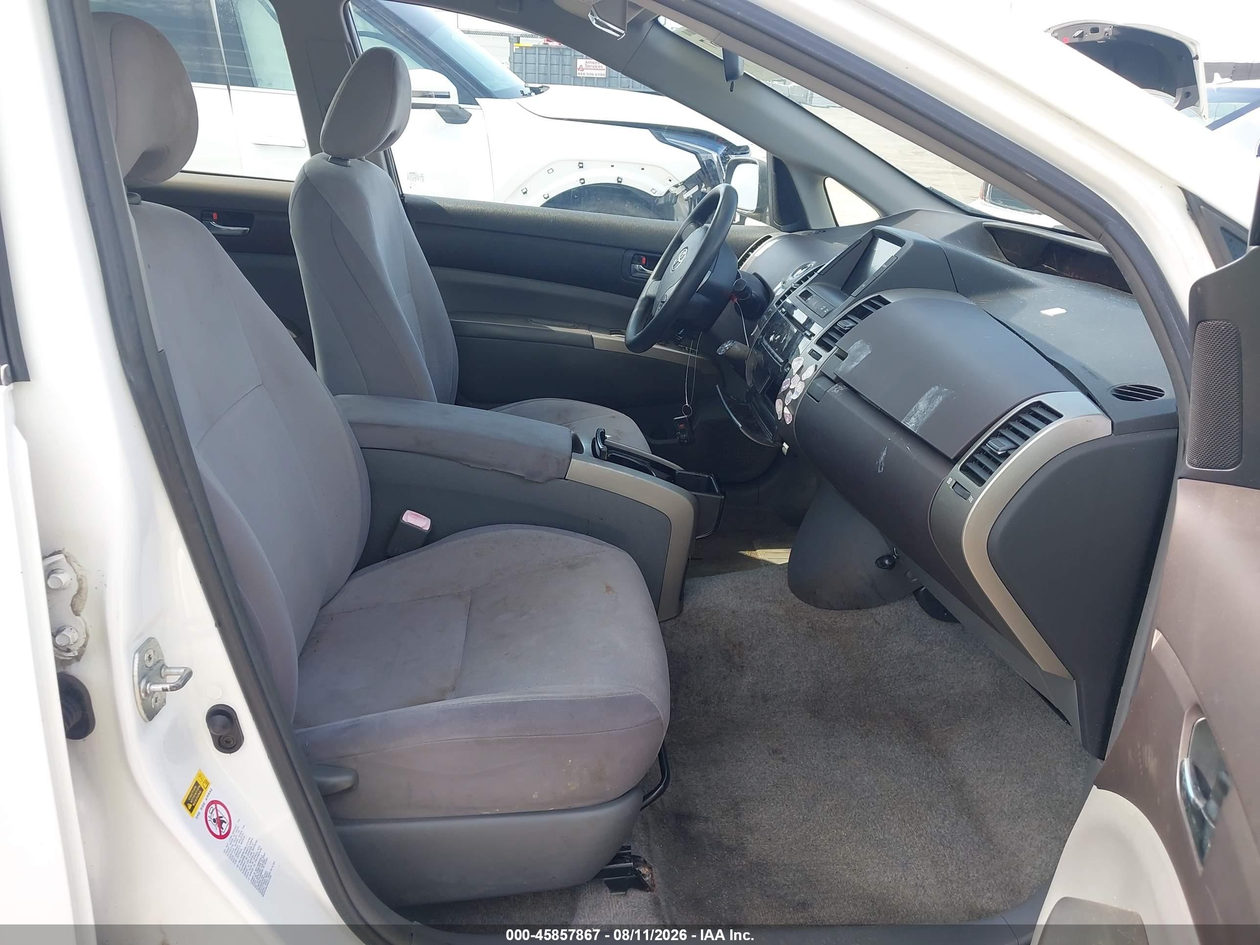 2004 Toyota Prius   White vin: JTDKB20U240032732