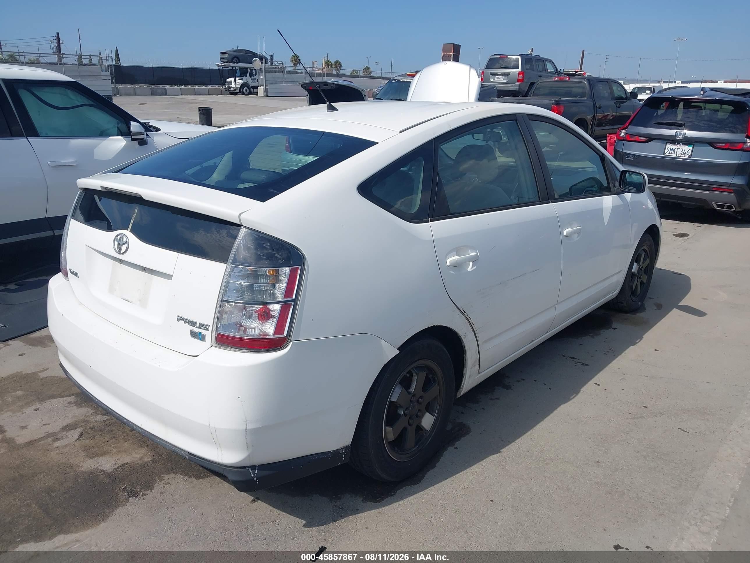 2004 Toyota Prius   White vin: JTDKB20U240032732