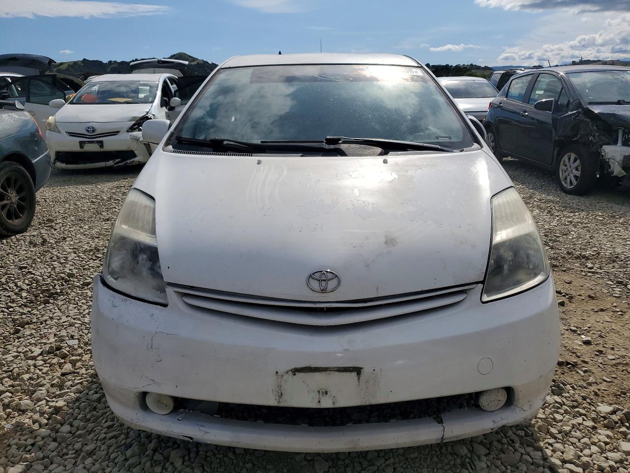 2004 Toyota Prius Base White vin: JTDKB20U240038787