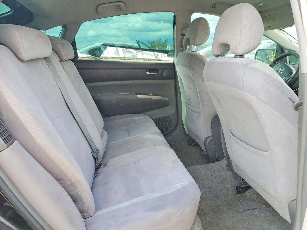 2004 Toyota Prius Base White vin: JTDKB20U240038787