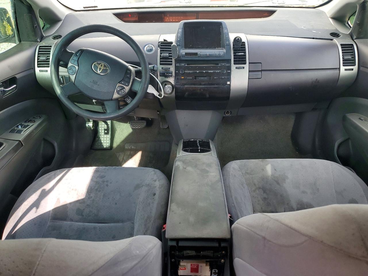 2004 Toyota Prius Base White vin: JTDKB20U240038787