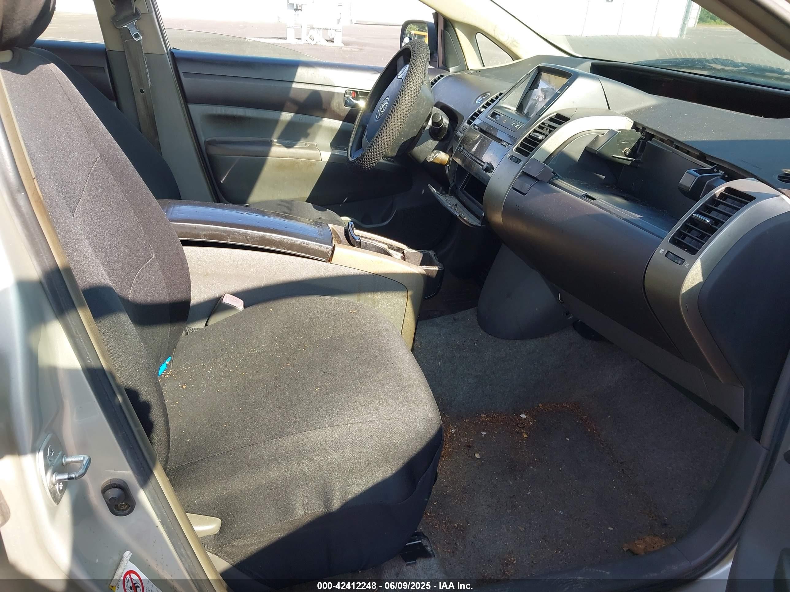 2004 Toyota Prius   Silver vin: JTDKB20U240043262