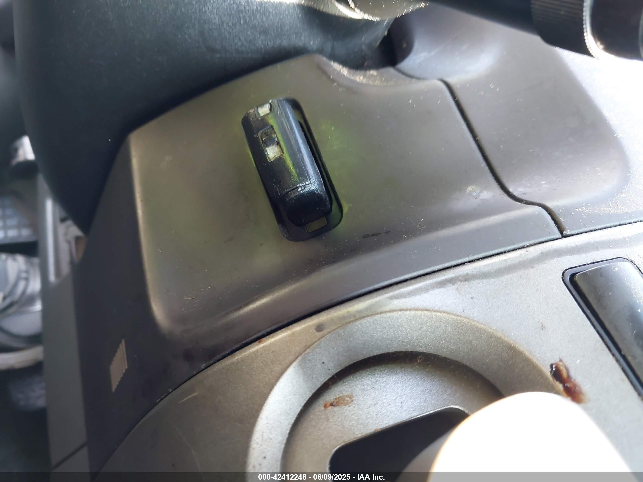 2004 Toyota Prius   Silver vin: JTDKB20U240043262