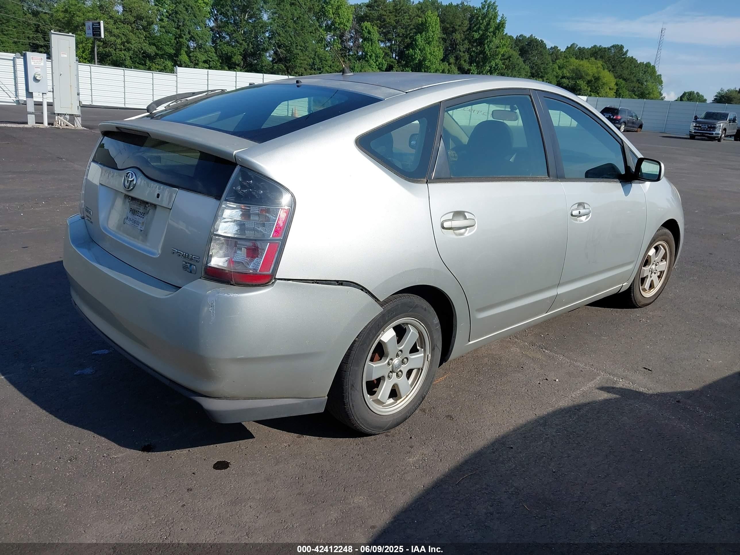 2004 Toyota Prius   Silver vin: JTDKB20U240043262