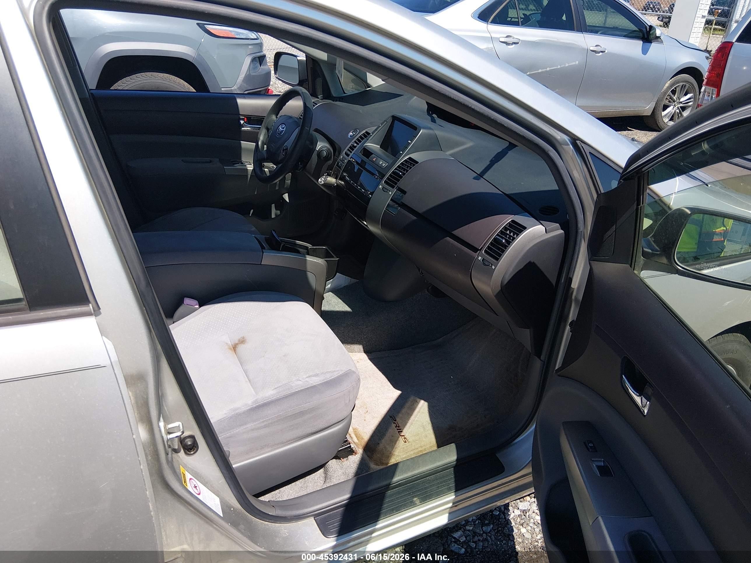 2004 Toyota Prius   Silver vin: JTDKB20U240080103