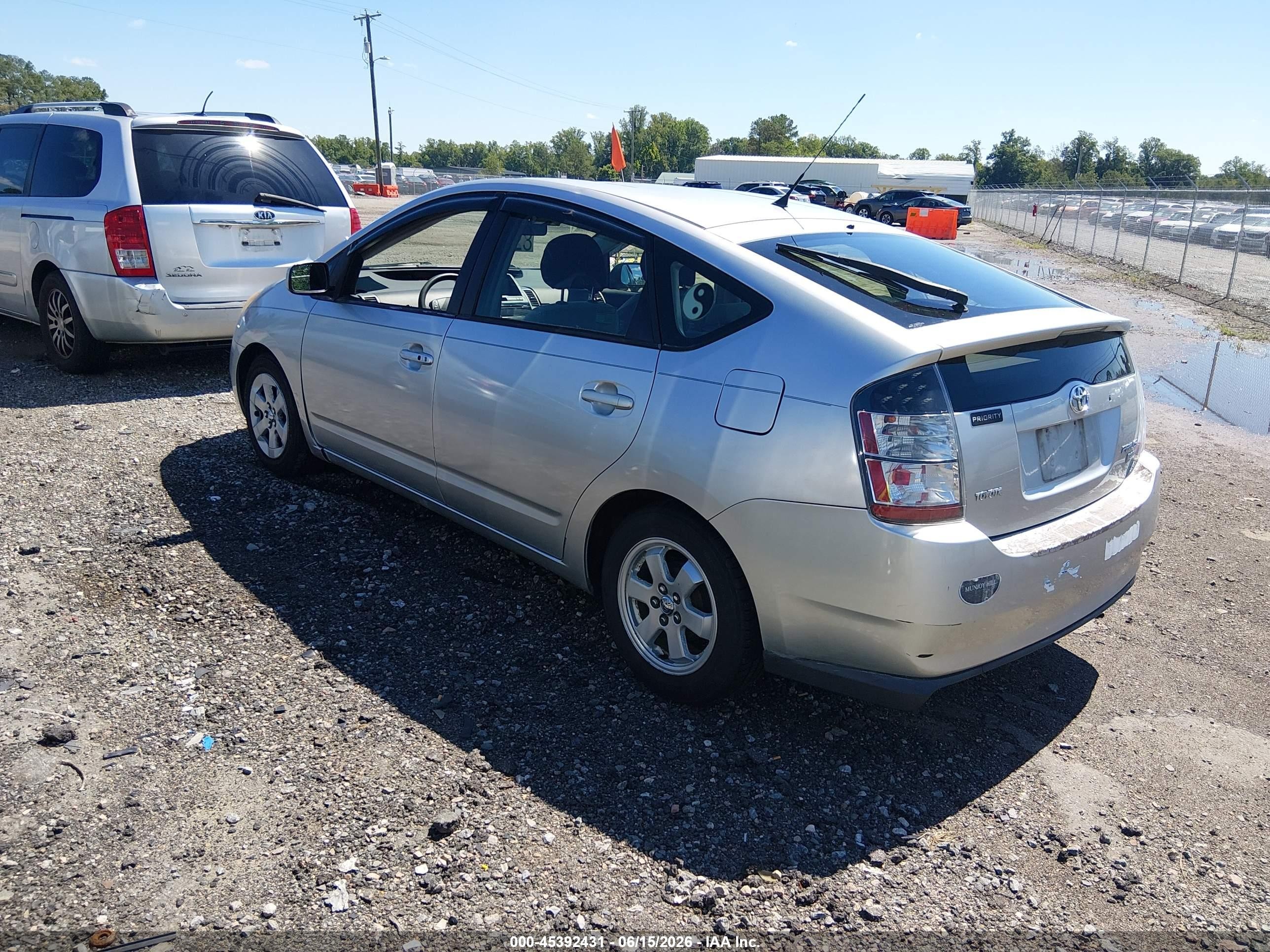 2004 Toyota Prius   Silver vin: JTDKB20U240080103