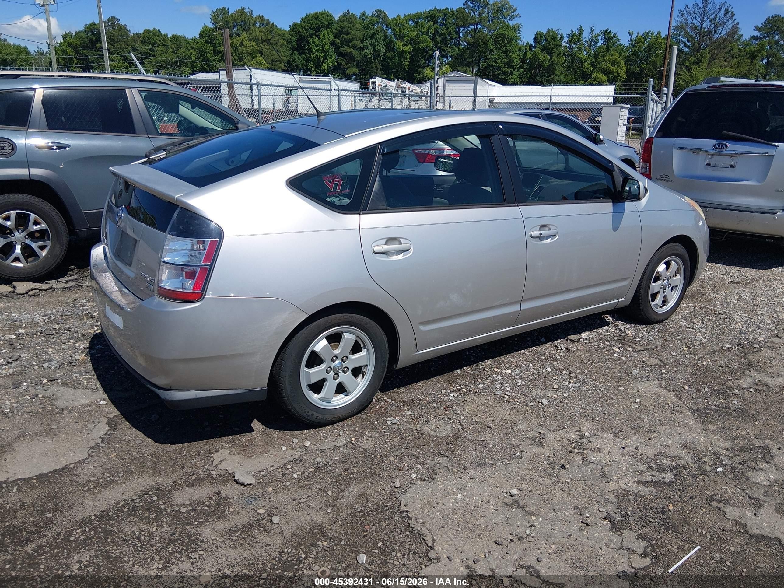 2004 Toyota Prius   Silver vin: JTDKB20U240080103