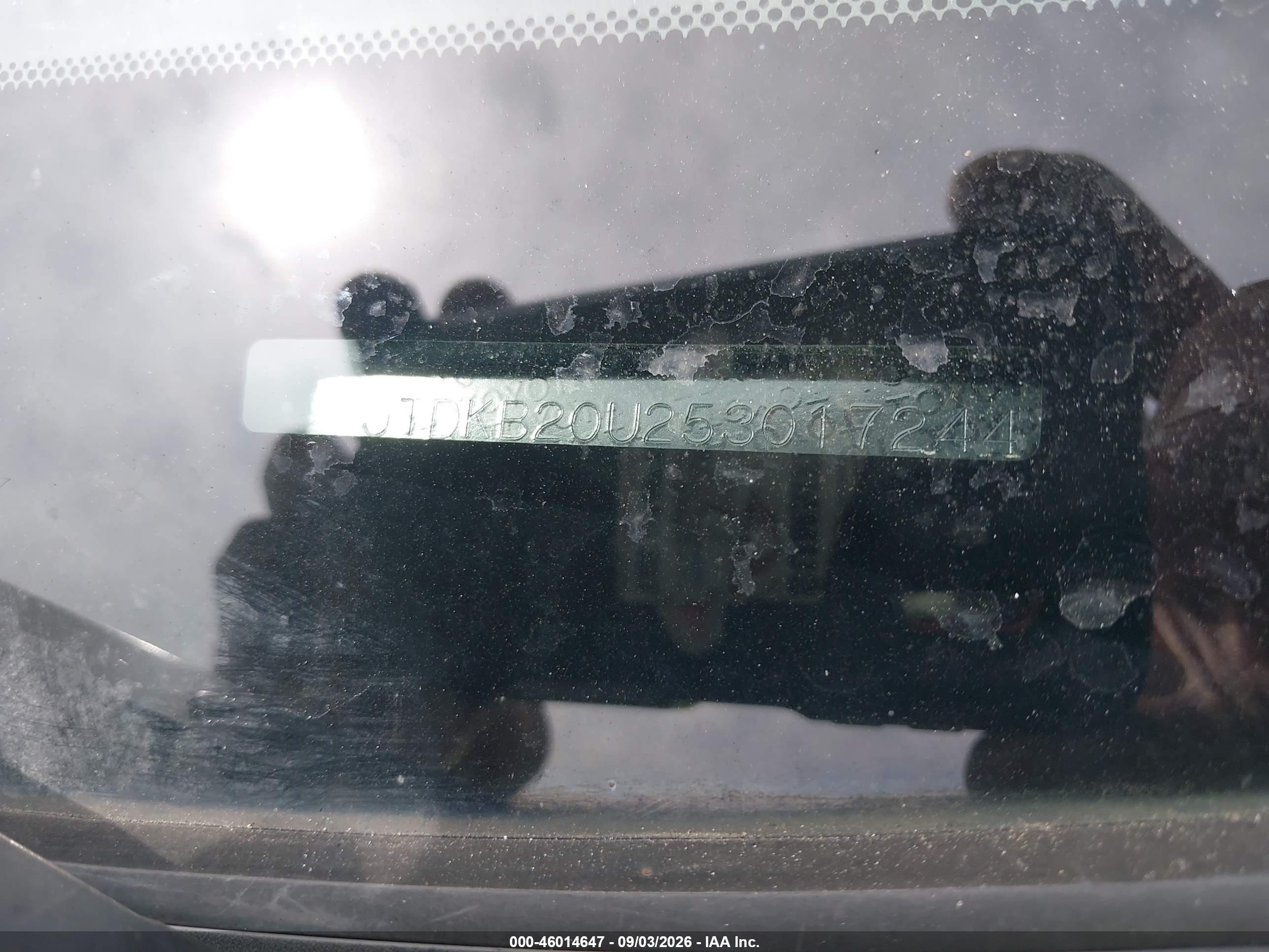 2005 Toyota Prius   Белый vin: JTDKB20U253017244
