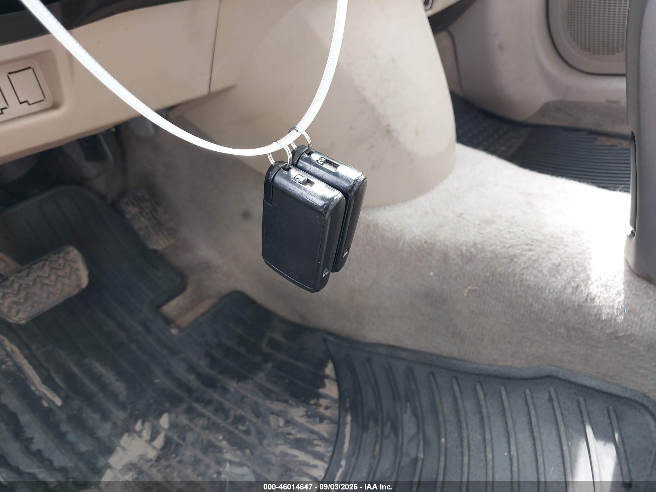 2005 Toyota Prius   Белый vin: JTDKB20U253017244