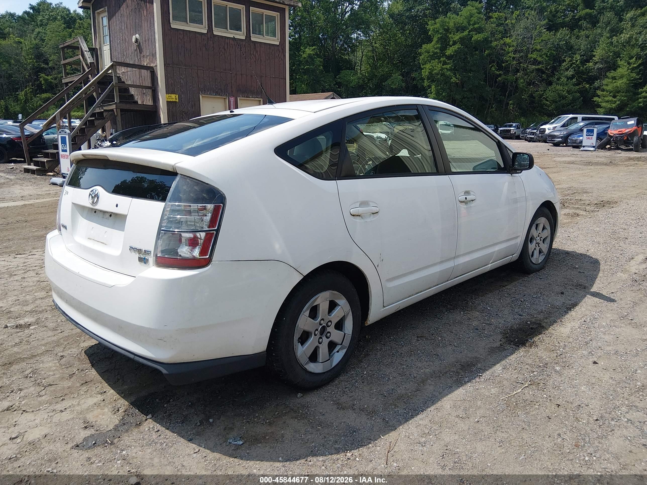 2005 Toyota Prius   White vin: JTDKB20U253023044