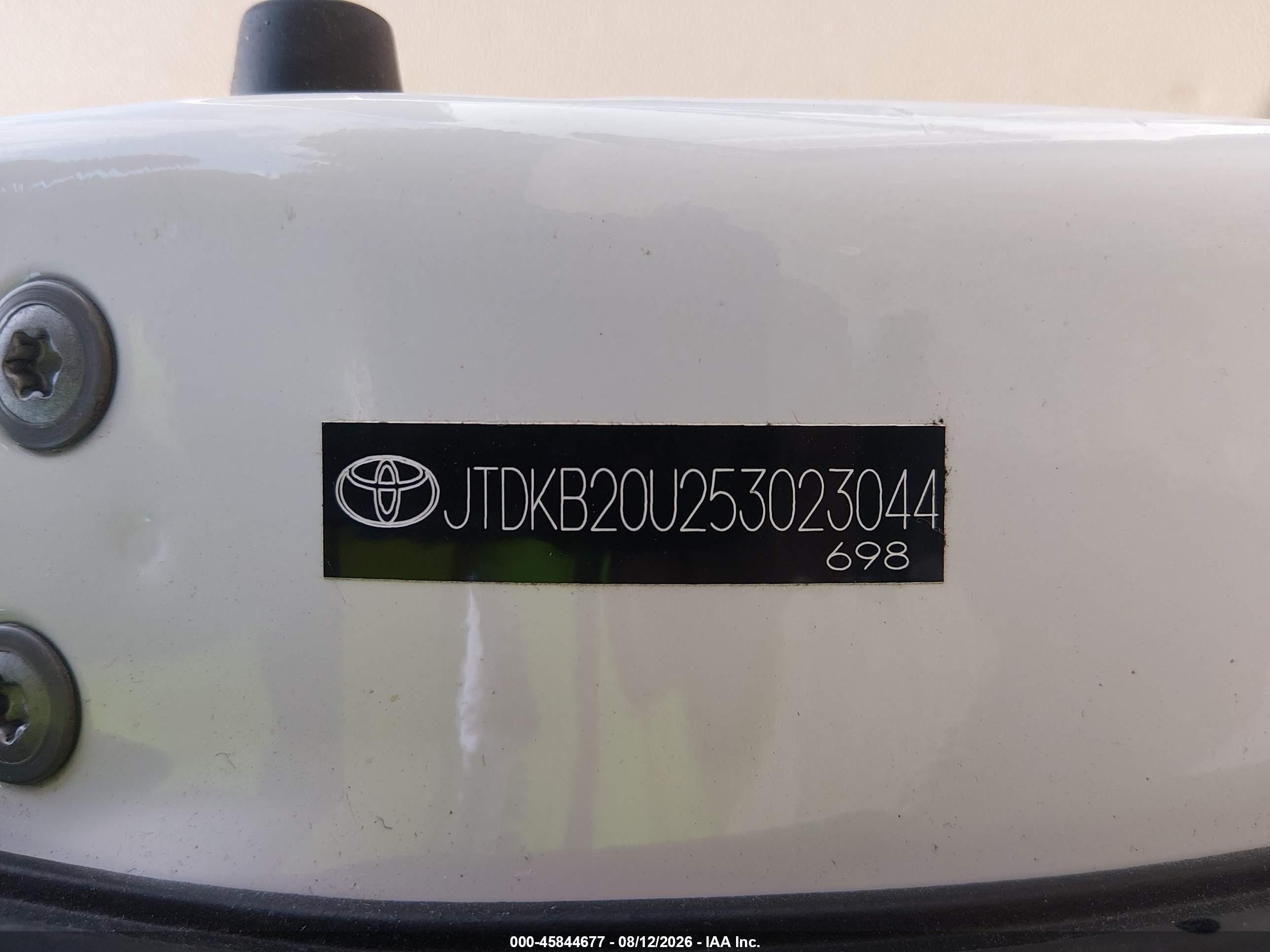 2005 Toyota Prius   White vin: JTDKB20U253023044