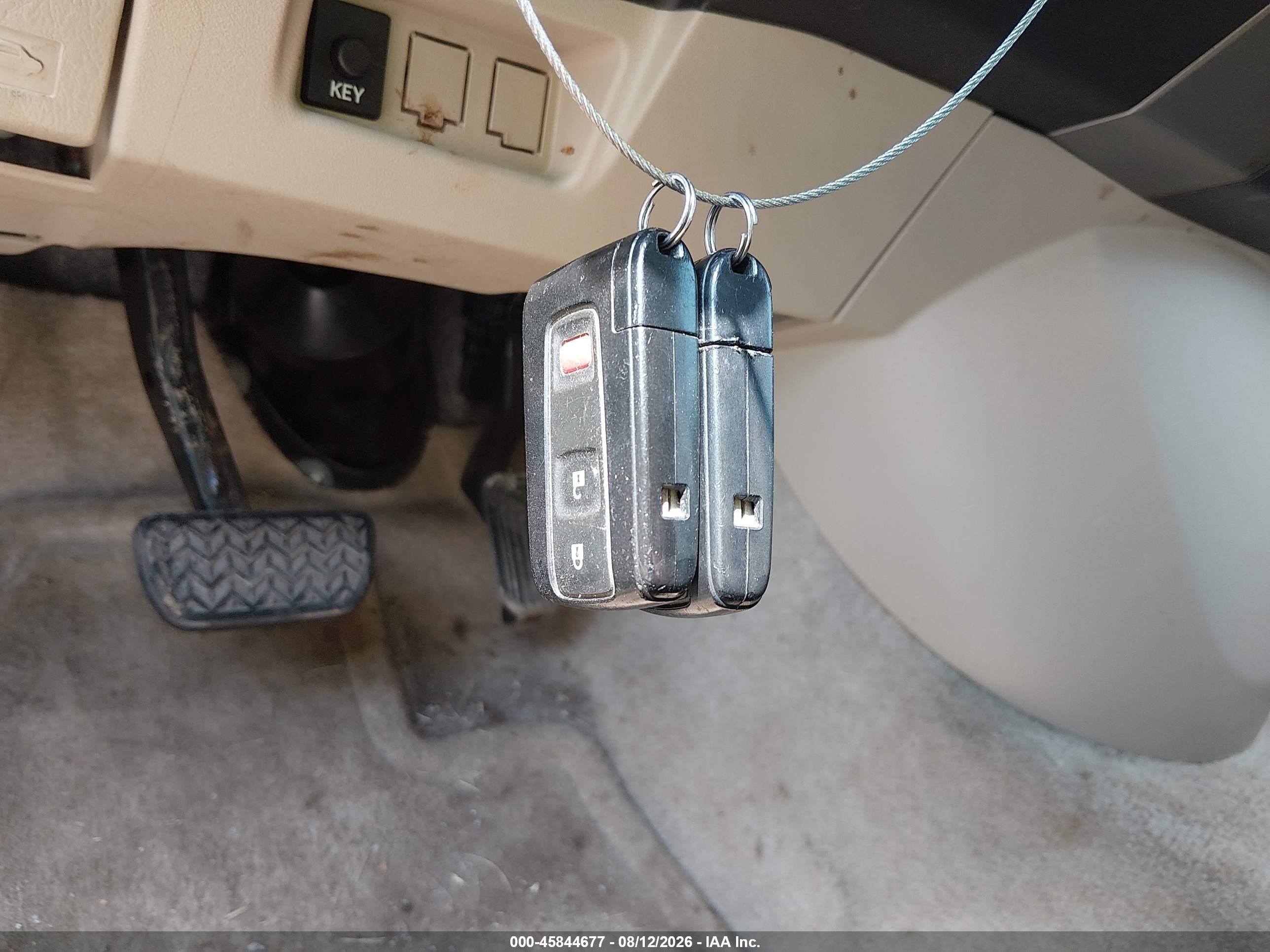 2005 Toyota Prius   White vin: JTDKB20U253023044