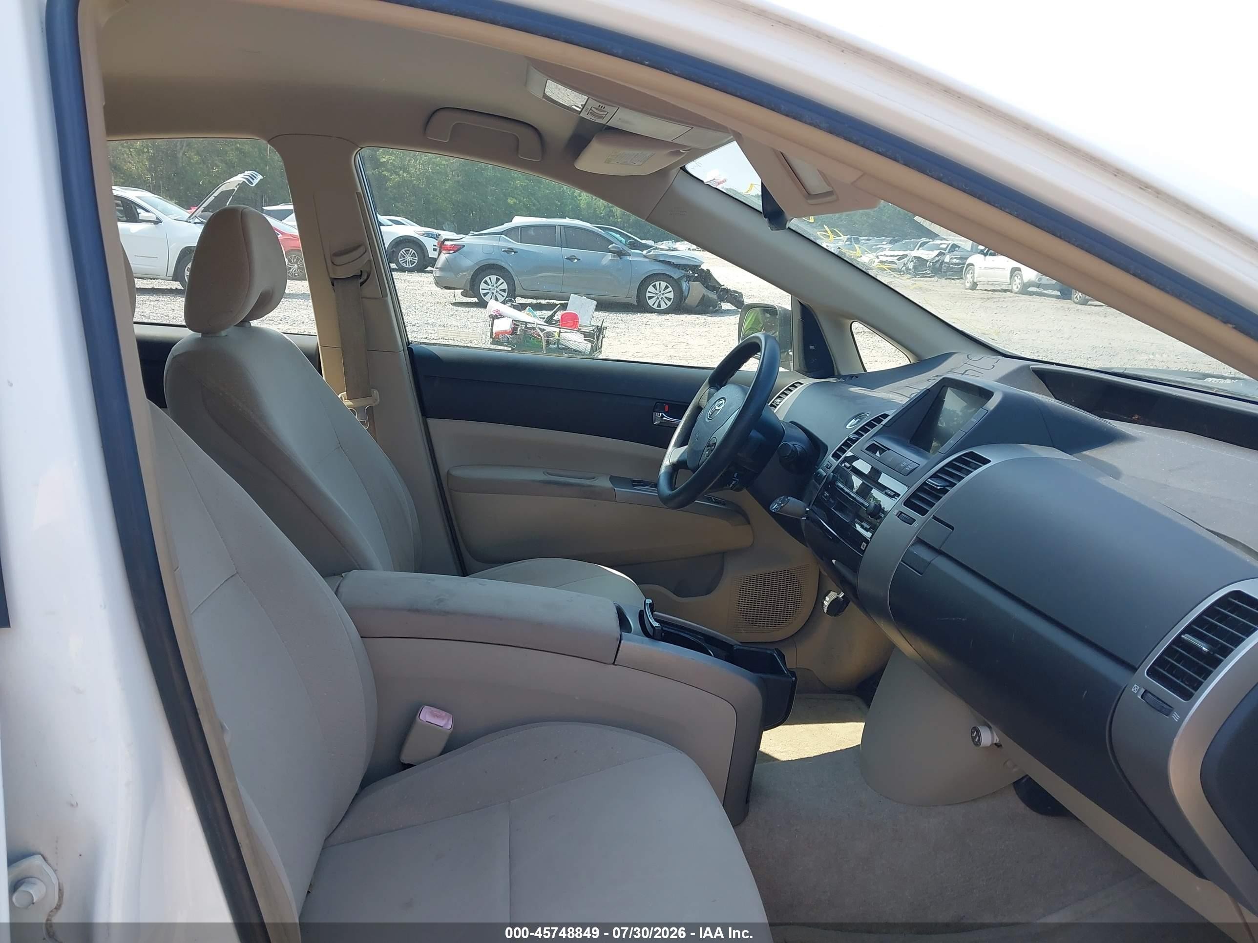 2005 Toyota Prius   White vin: JTDKB20U253049014