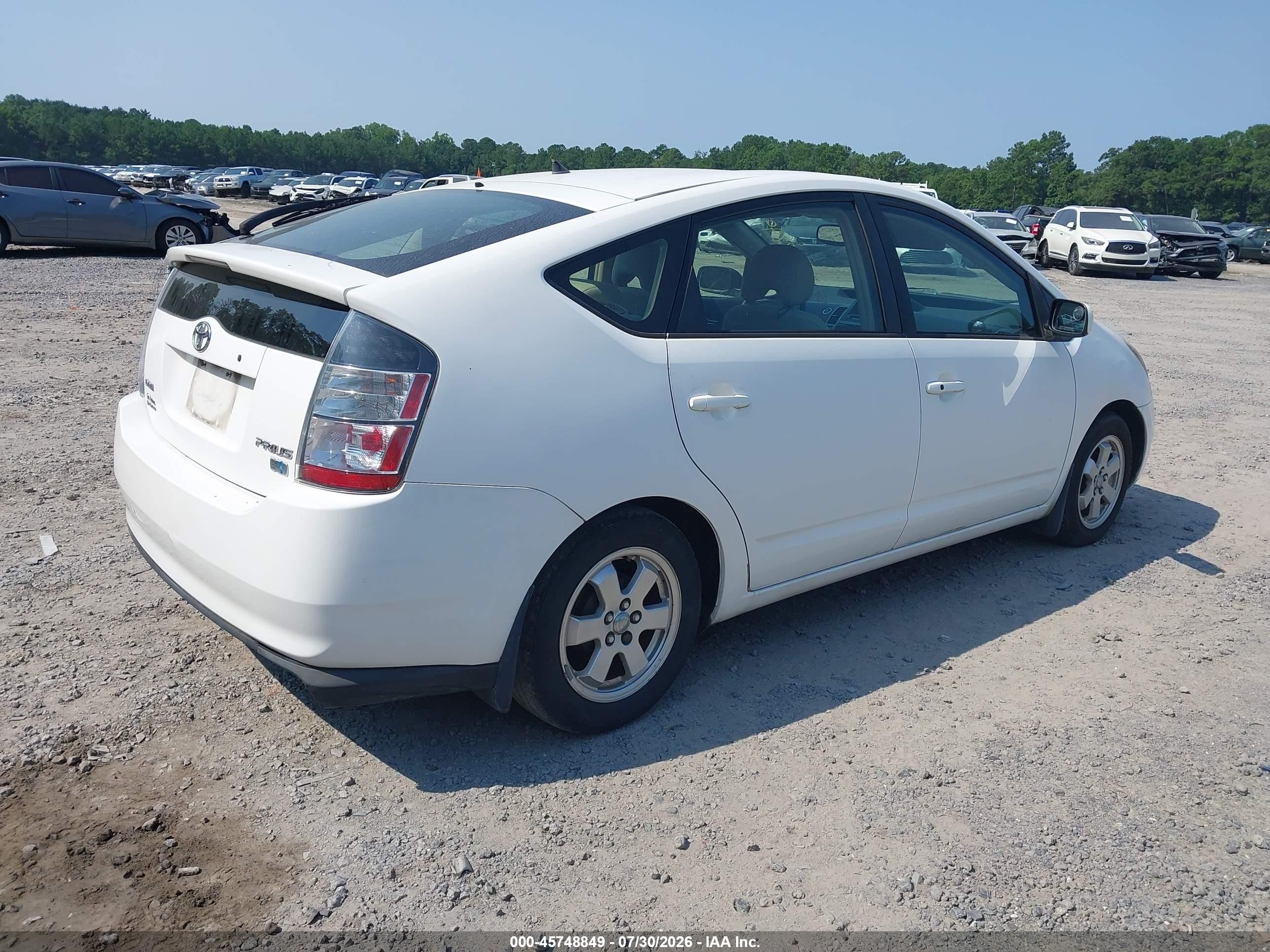 2005 Toyota Prius   White vin: JTDKB20U253049014