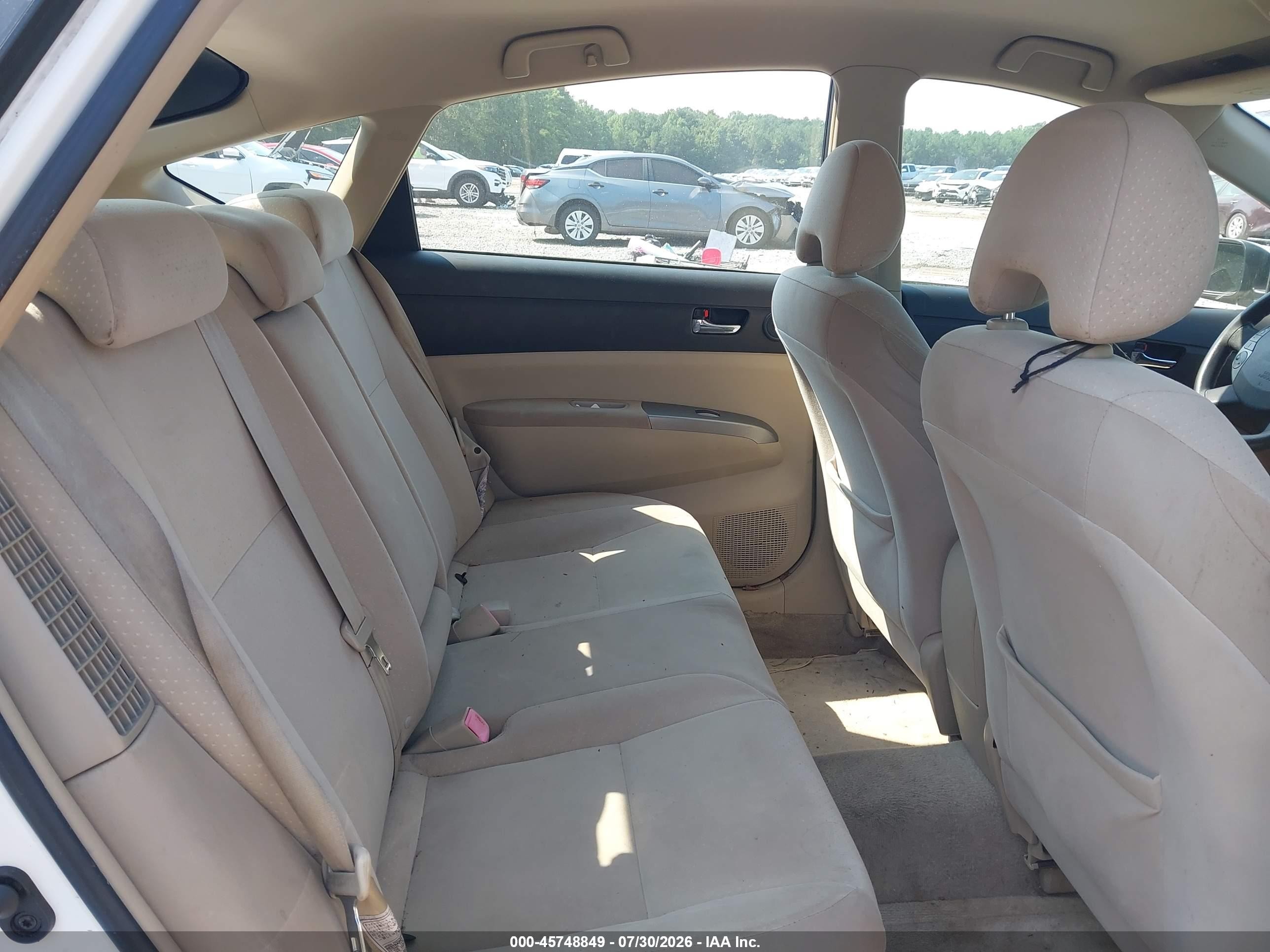 2005 Toyota Prius   White vin: JTDKB20U253049014