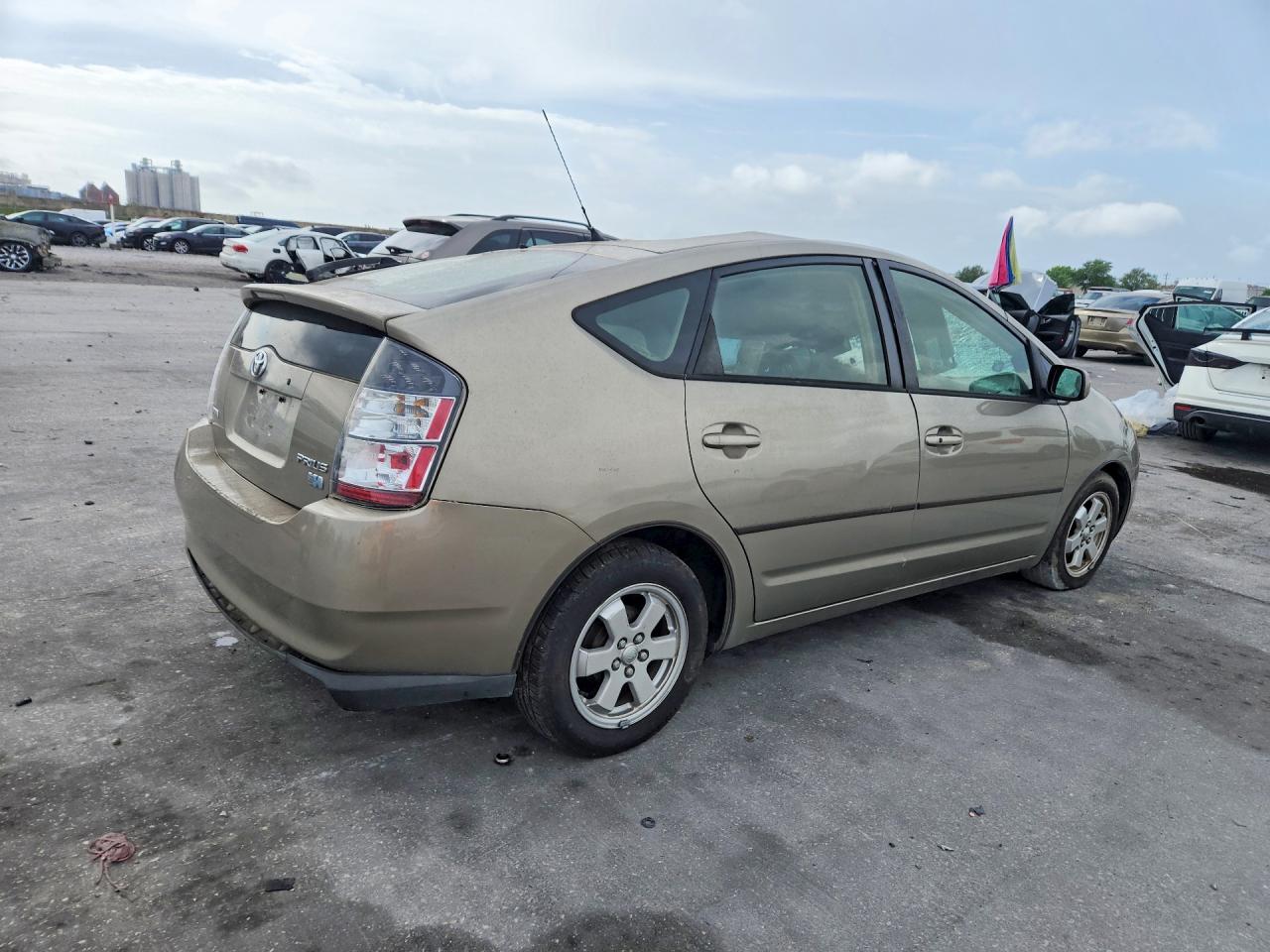 2005 Toyota Prius Base Silver vin: JTDKB20U253057386