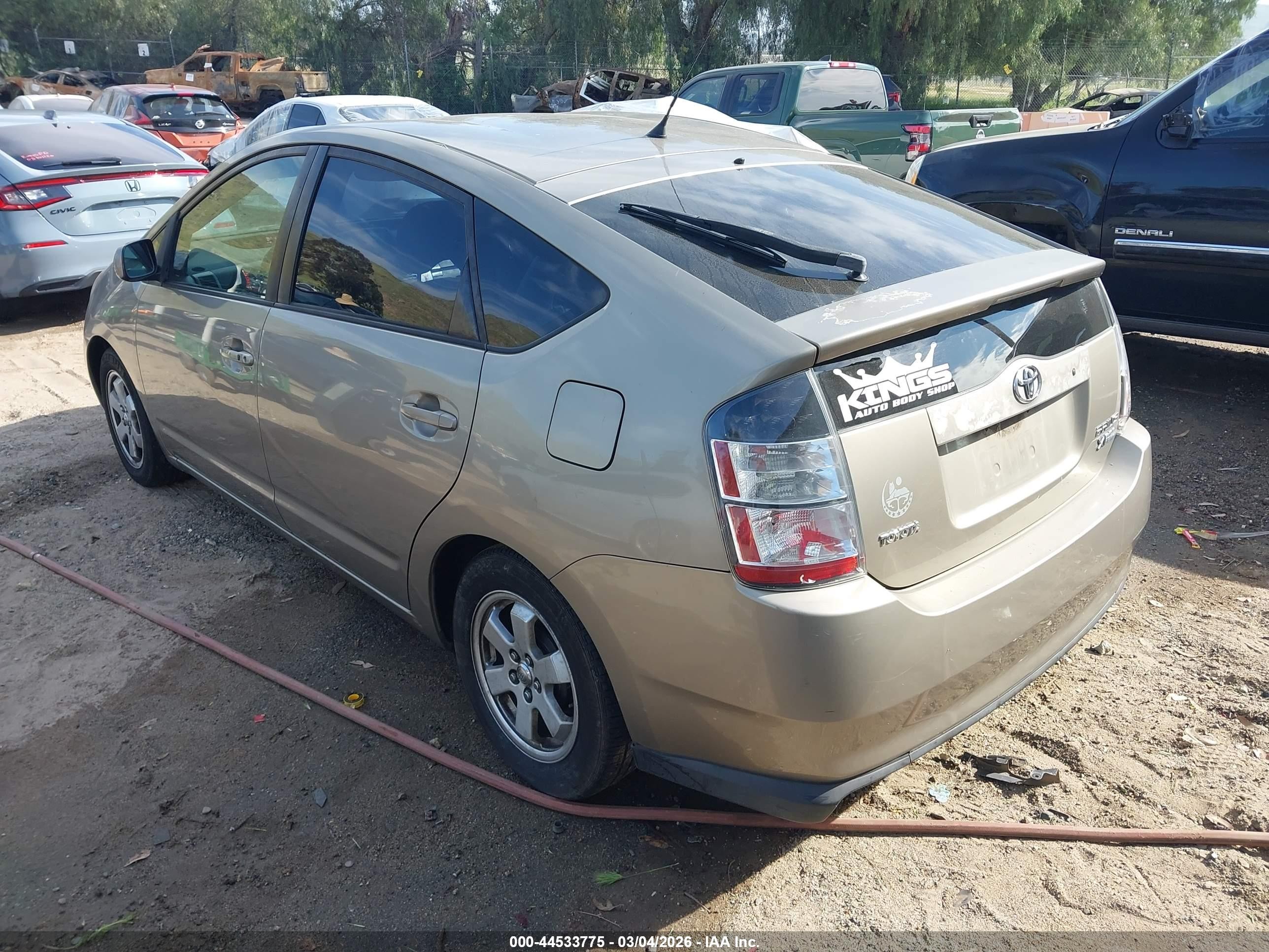 2005 Toyota Prius   Silver vin: JTDKB20U253118882