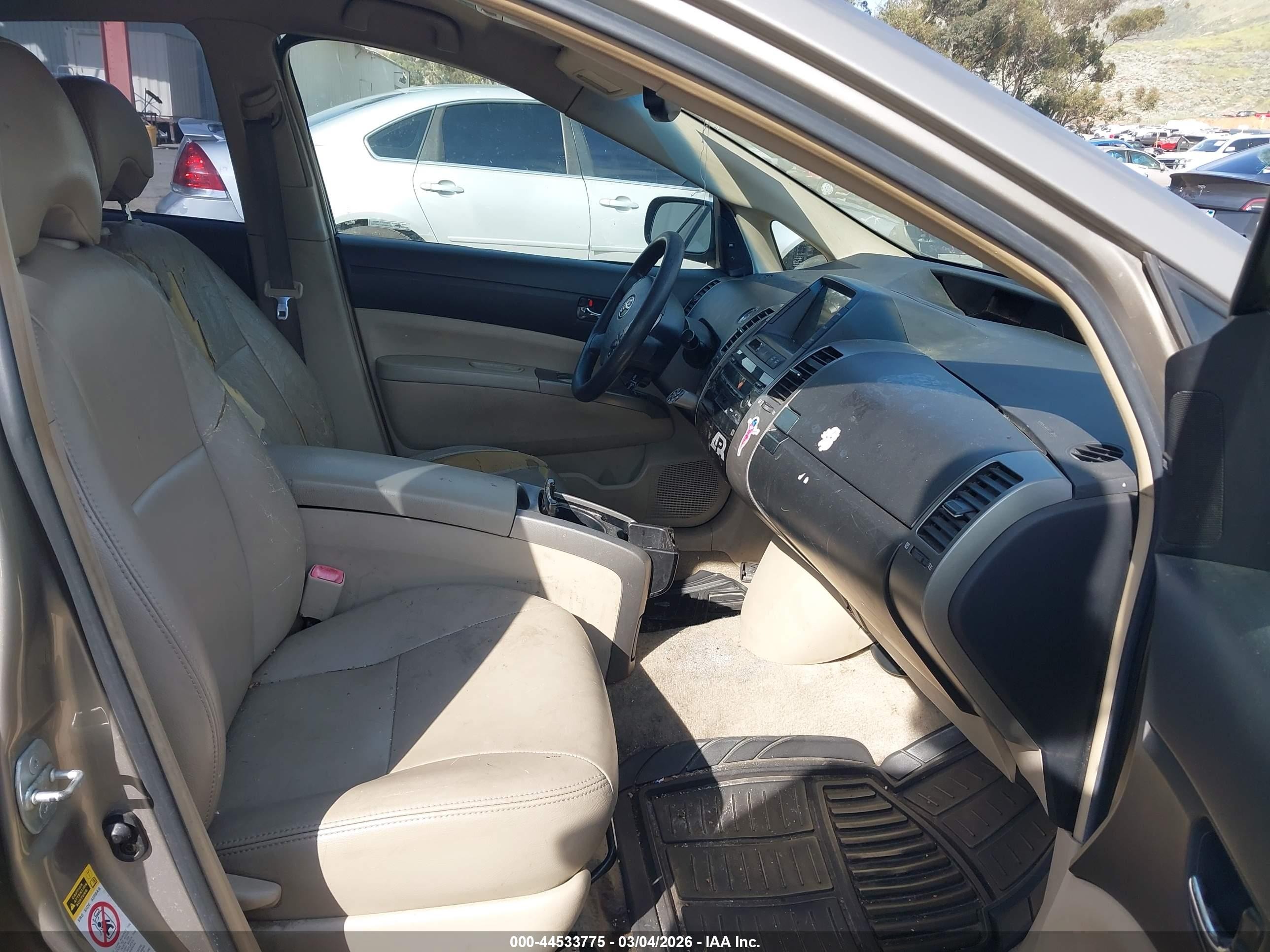 2005 Toyota Prius   Silver vin: JTDKB20U253118882