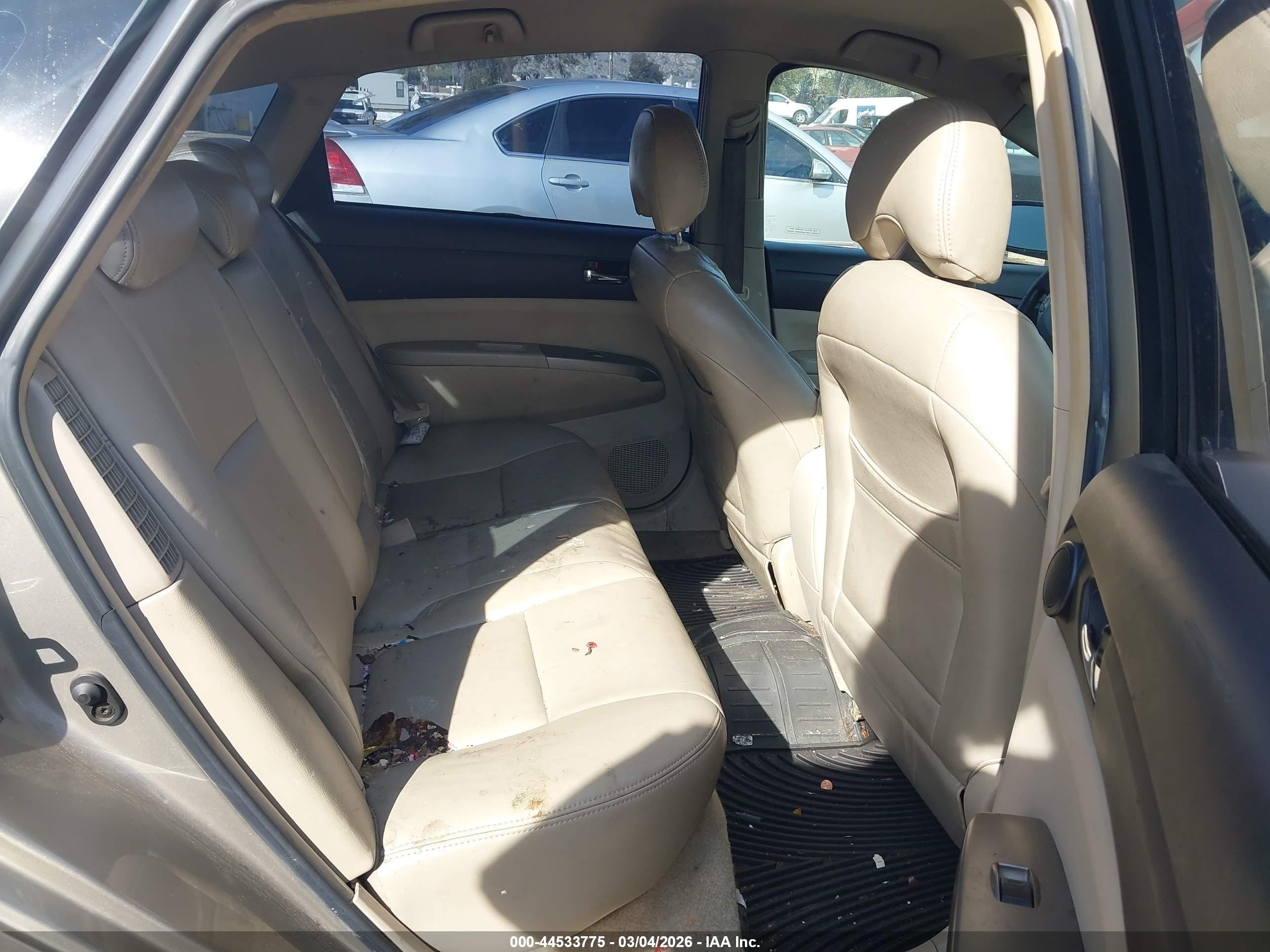 2005 Toyota Prius   Silver vin: JTDKB20U253118882